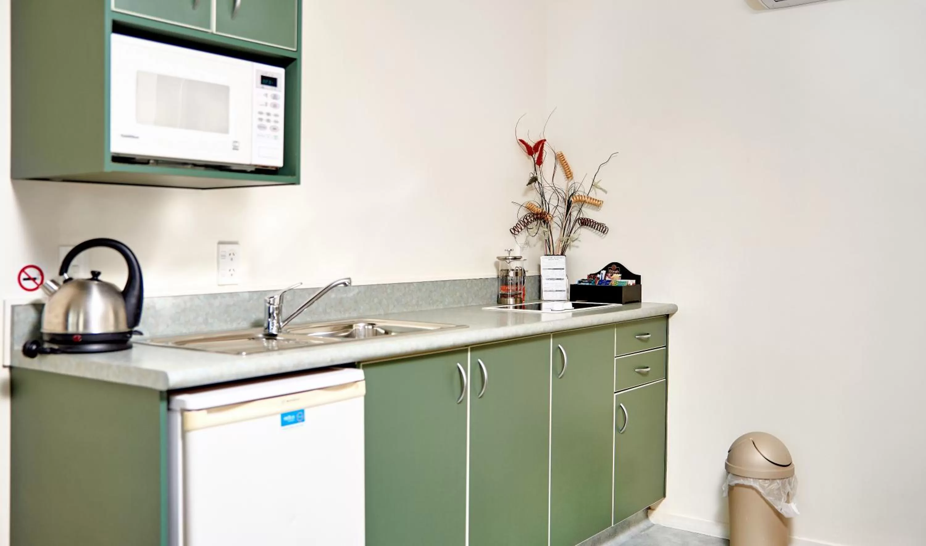 Kitchen or kitchenette in Barringtons Motor Lodge