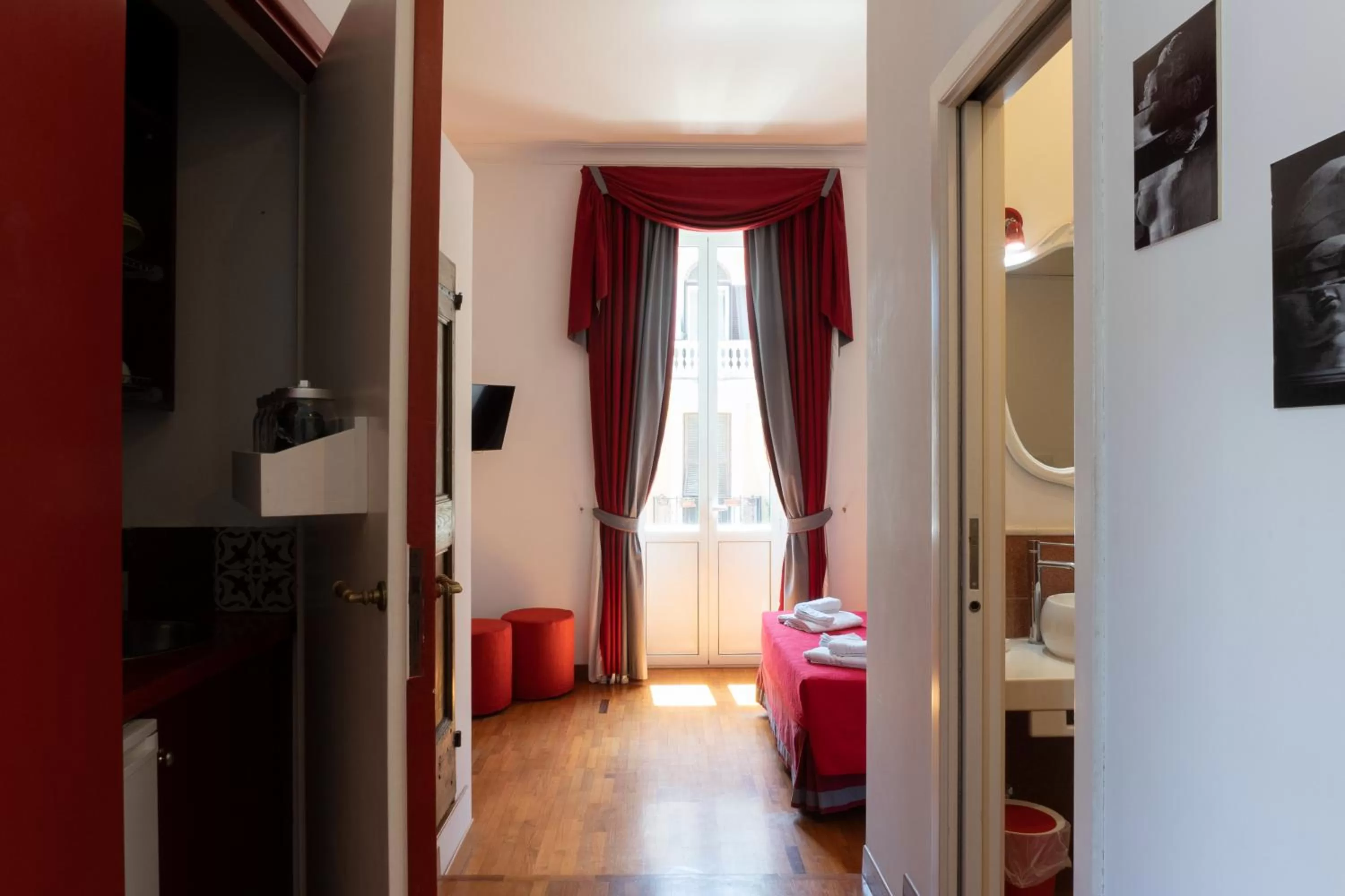 TV and multimedia in Residenza Romana