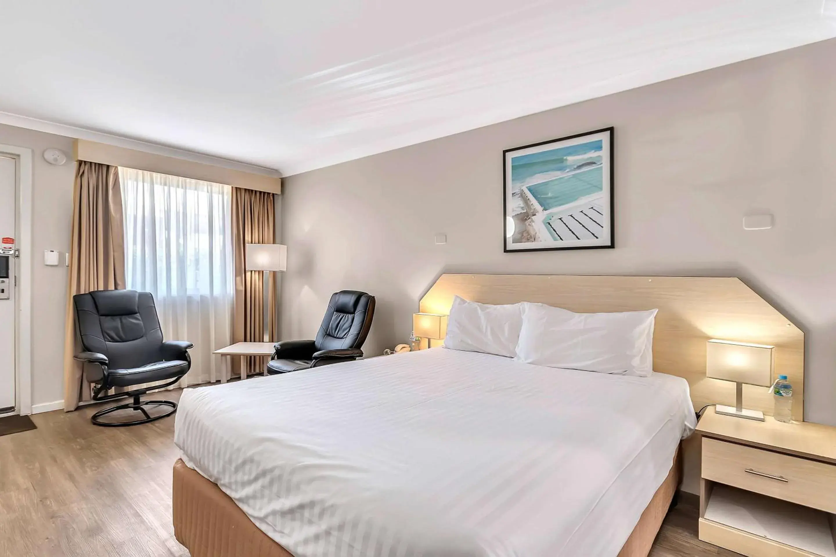 Deluxe Queen Room in Quality Inn Railway Motel Deluxe Queen Room in Quality Inn Railway Motel