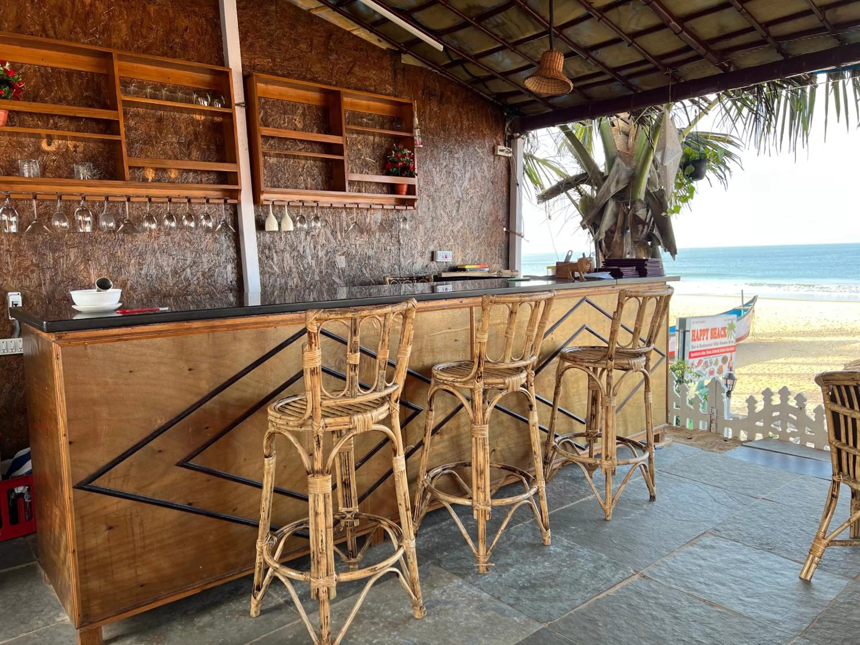 Lounge or bar in Happy Shack Beach And Wooden Huts
