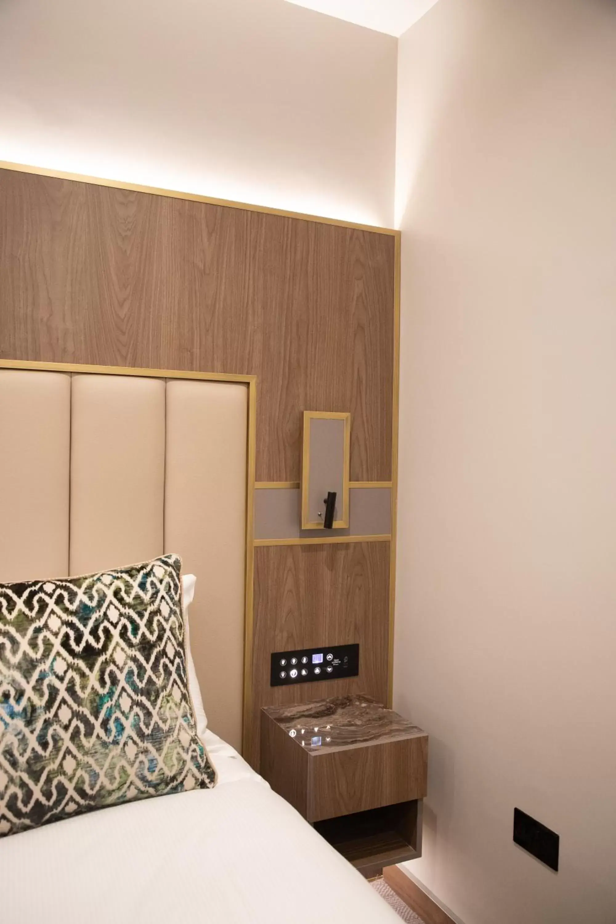 Deluxe Double or Twin Room in Merit Kensington Hotel Deluxe Double or Twin Room in Merit Kensington Hotel