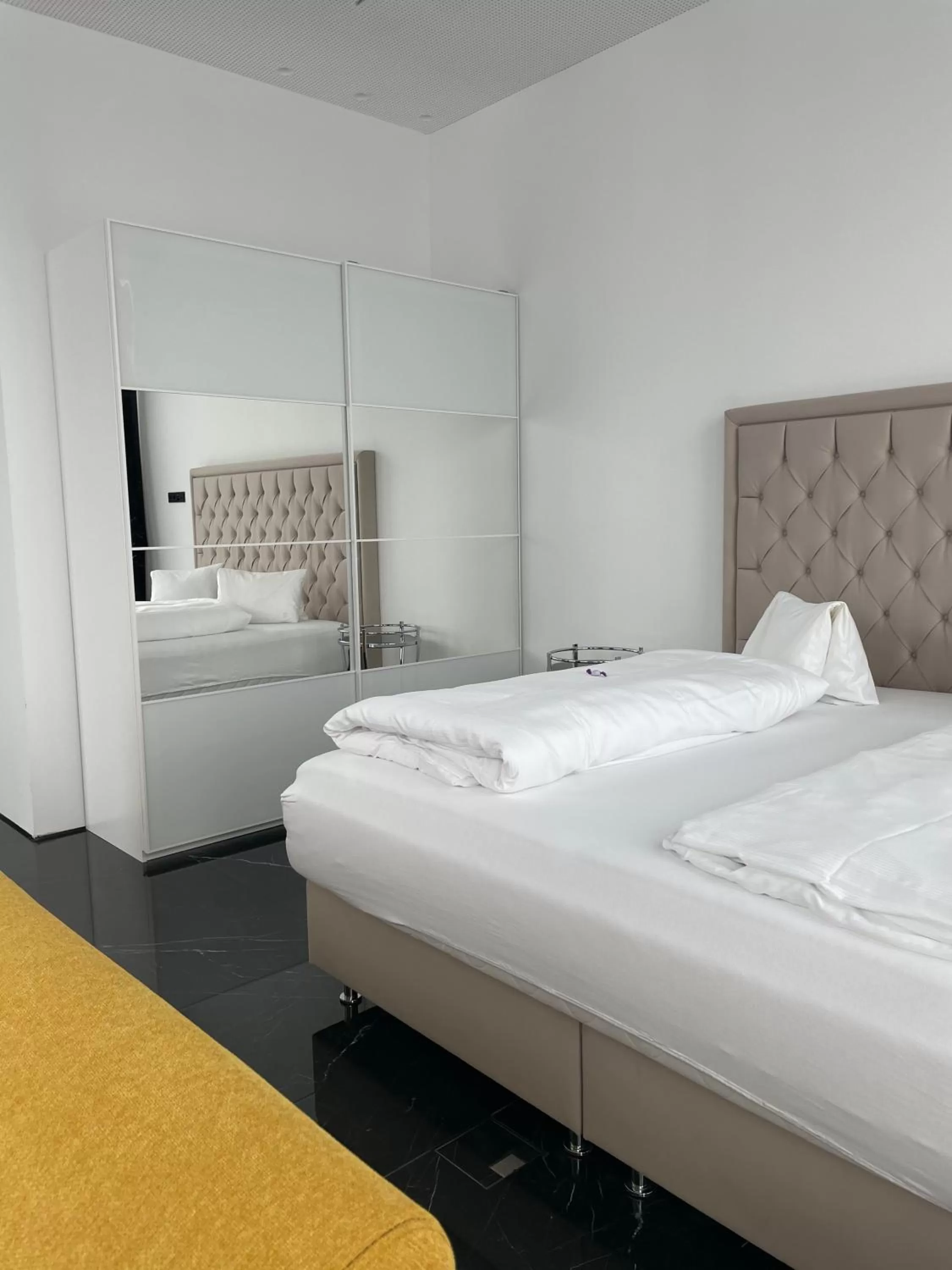 Bedroom, Bed in On The Way 24 - Sauna & Golfsimulator inklusive