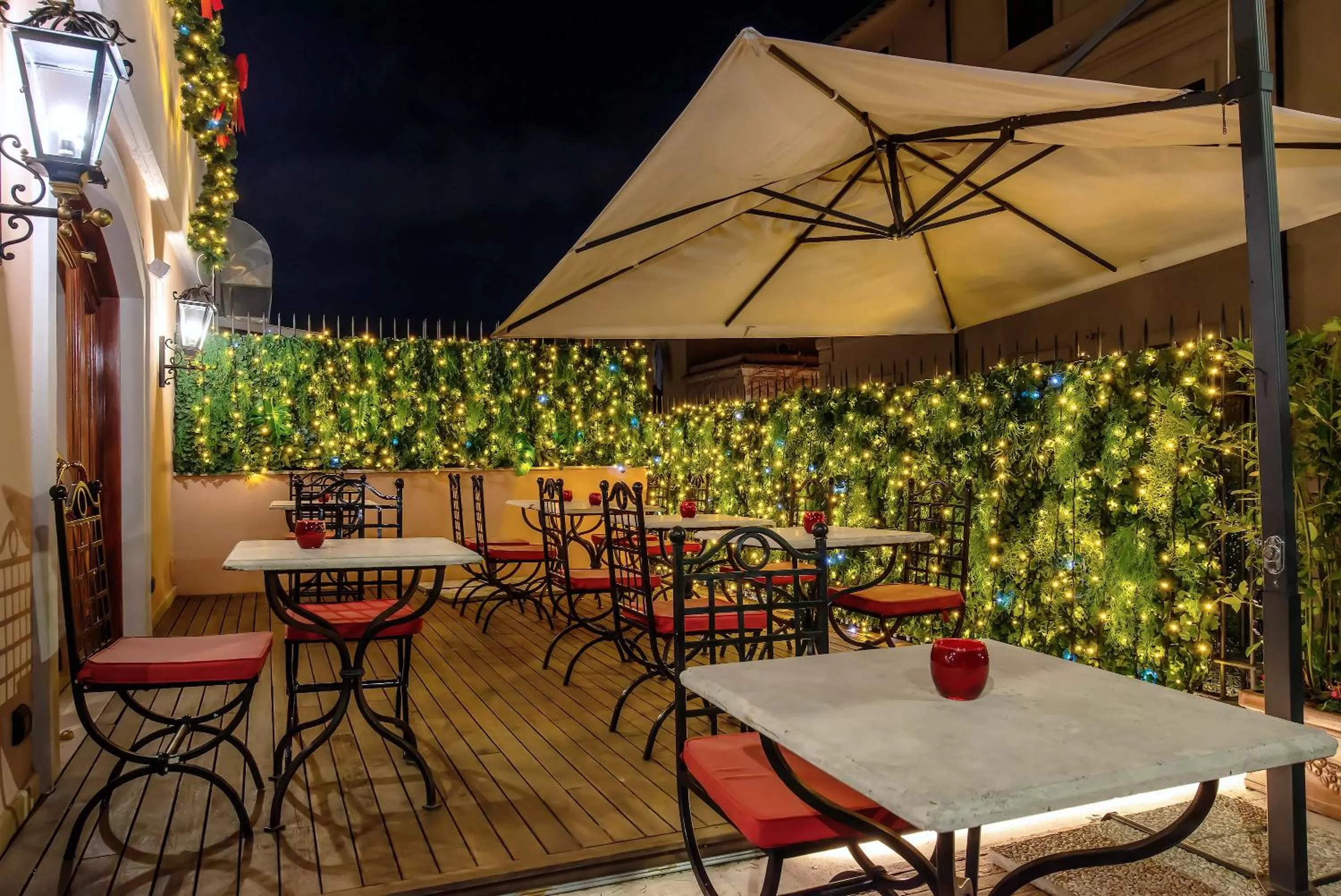 Restaurant/places to eat in River Chateau Hotel