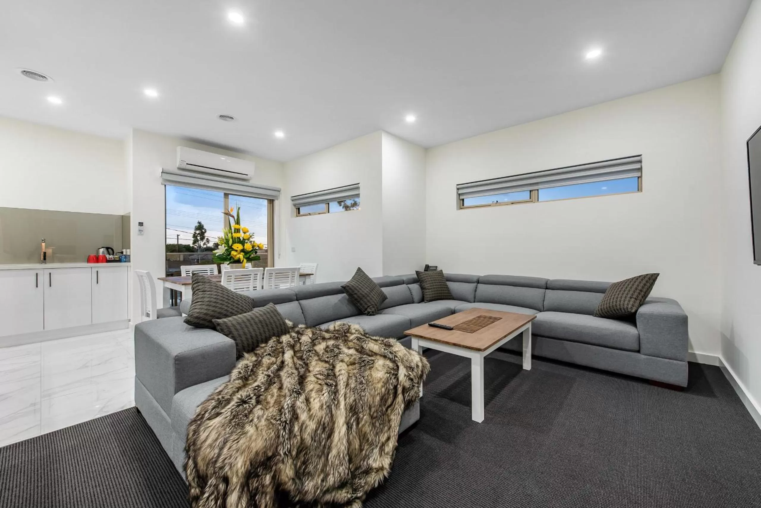 Living room in Melbourne Airport Motel