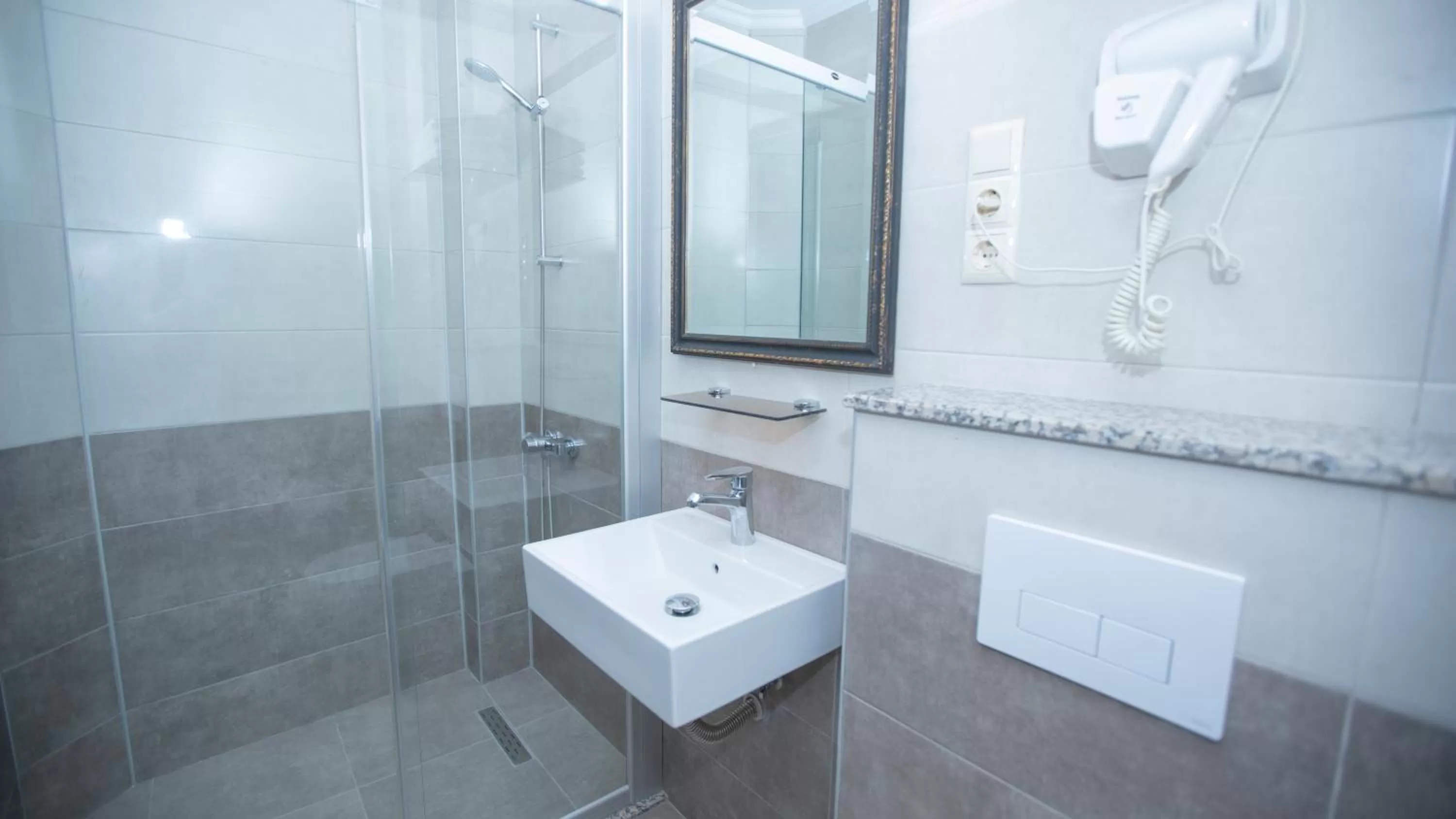 Shower, Bathroom in Royal Venezia Hotel