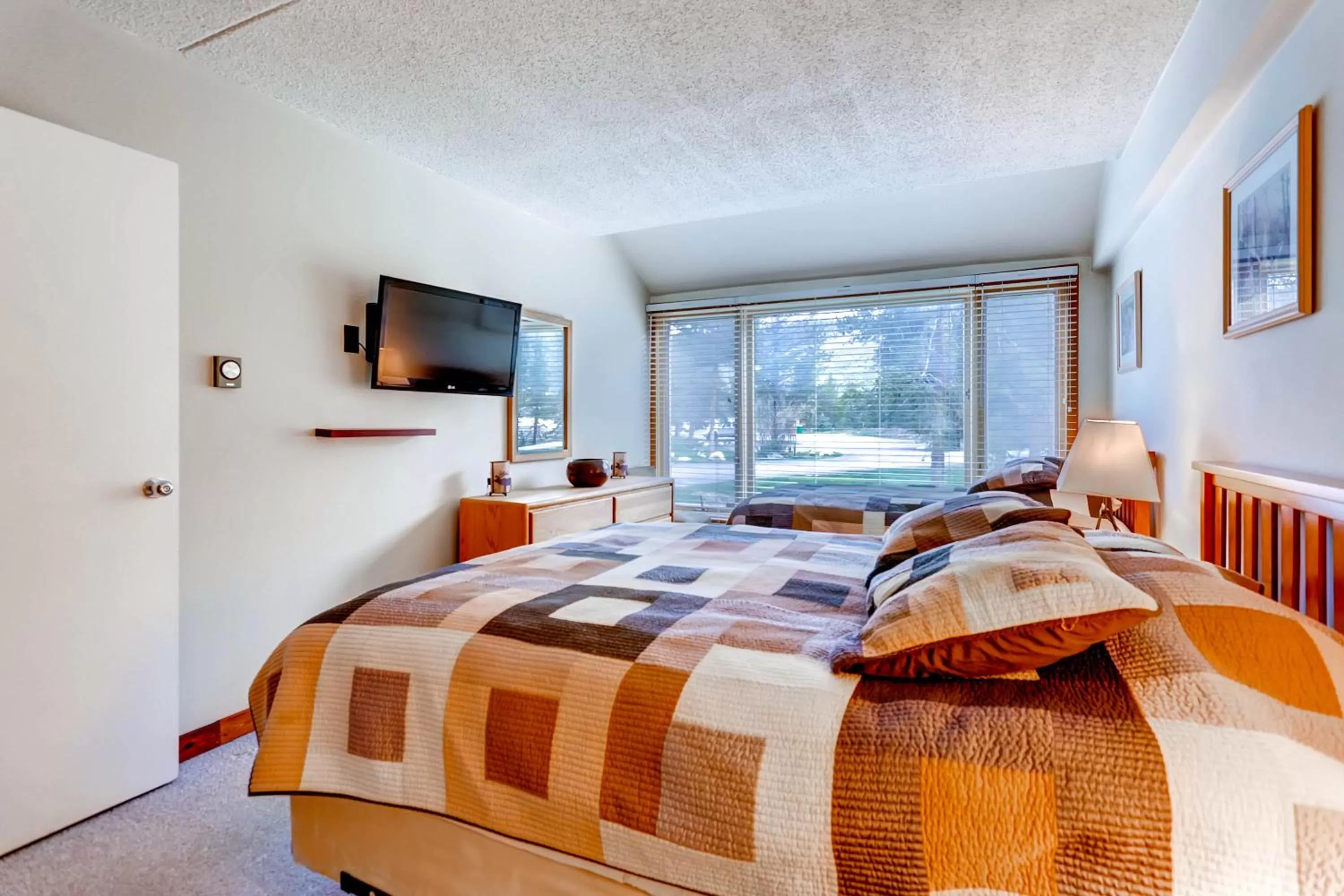 Bed in Lakeside Village by Vail Resorts