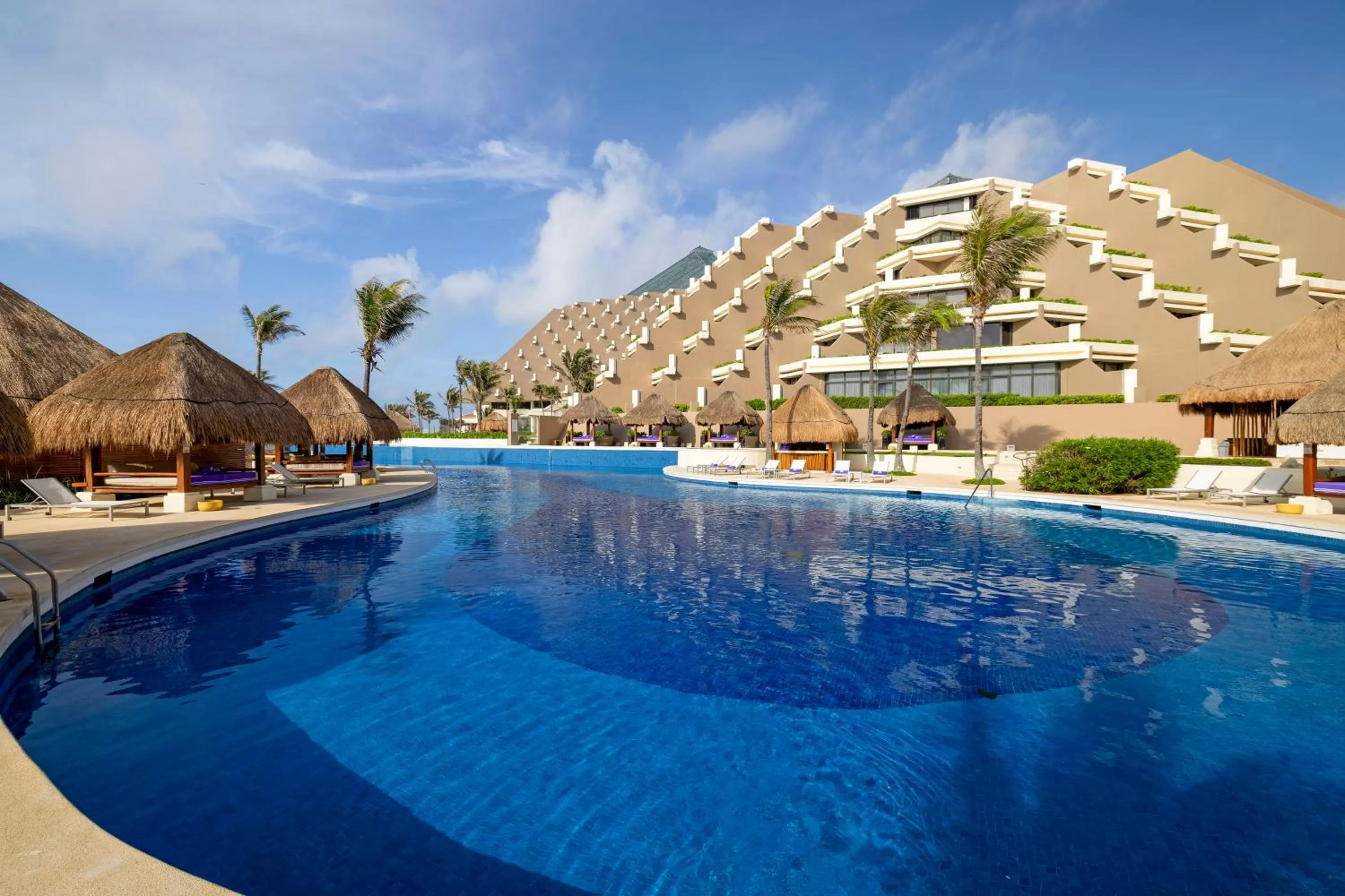 Swimming pool in Paradisus Cancun All Inclusive - Grand Reopening coming soon