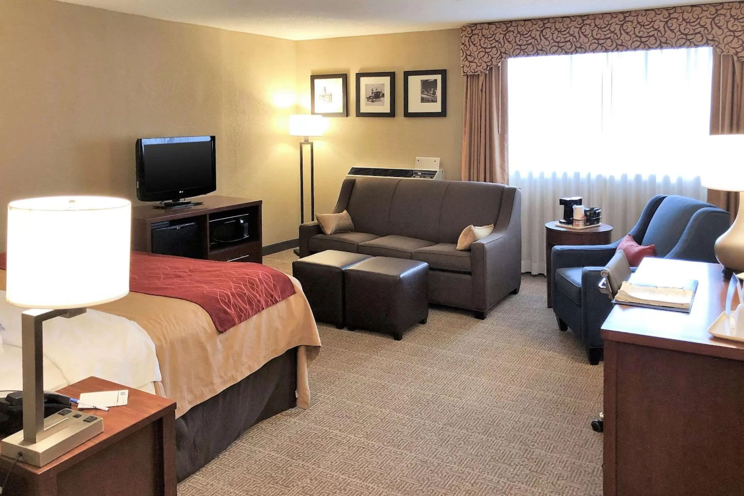 Photo of the whole room in Comfort Inn Farmington Hills - Novi-Royal oaks-Southfield-Detroit Northwest
