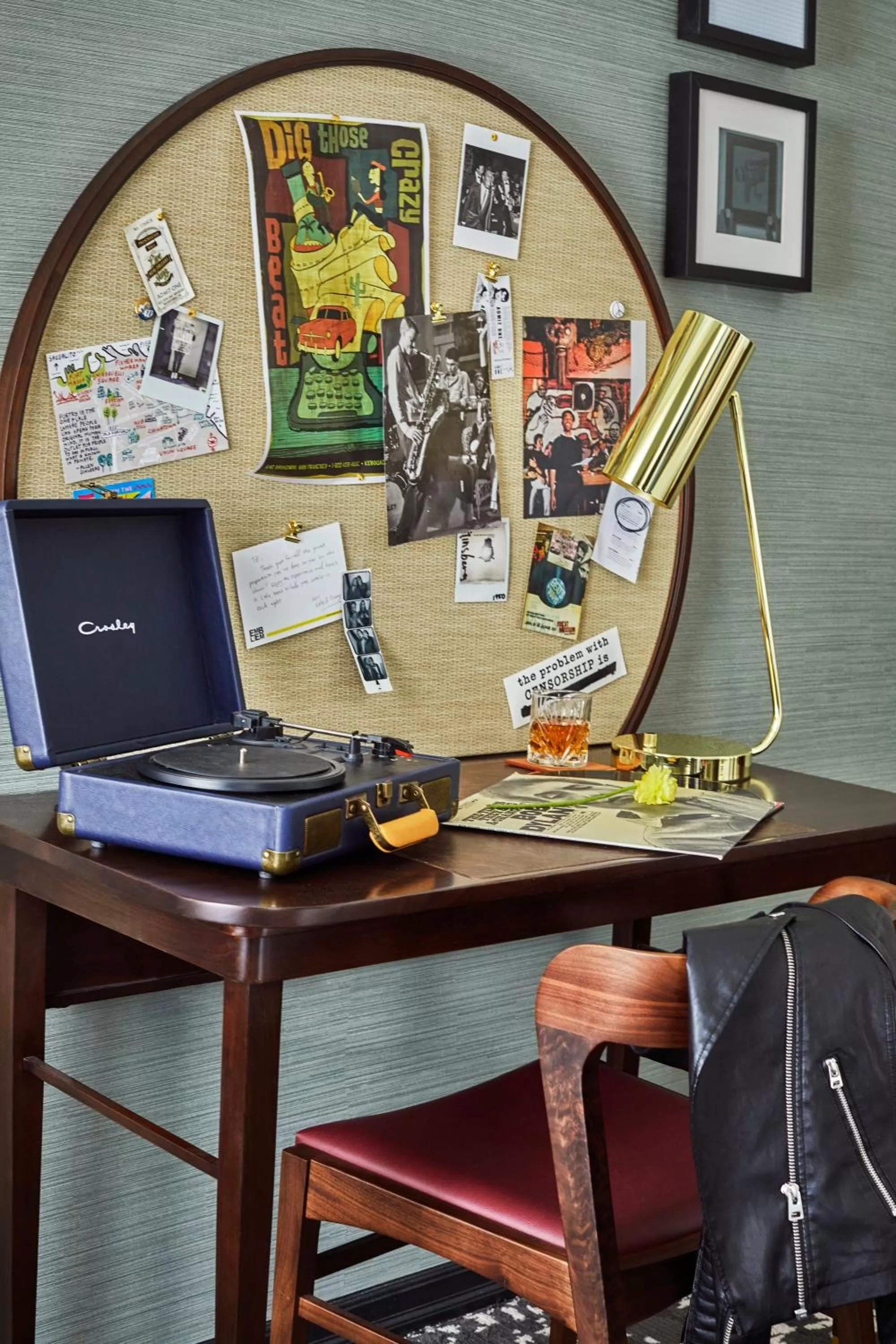 Seating area in Hotel Emblem San Francisco