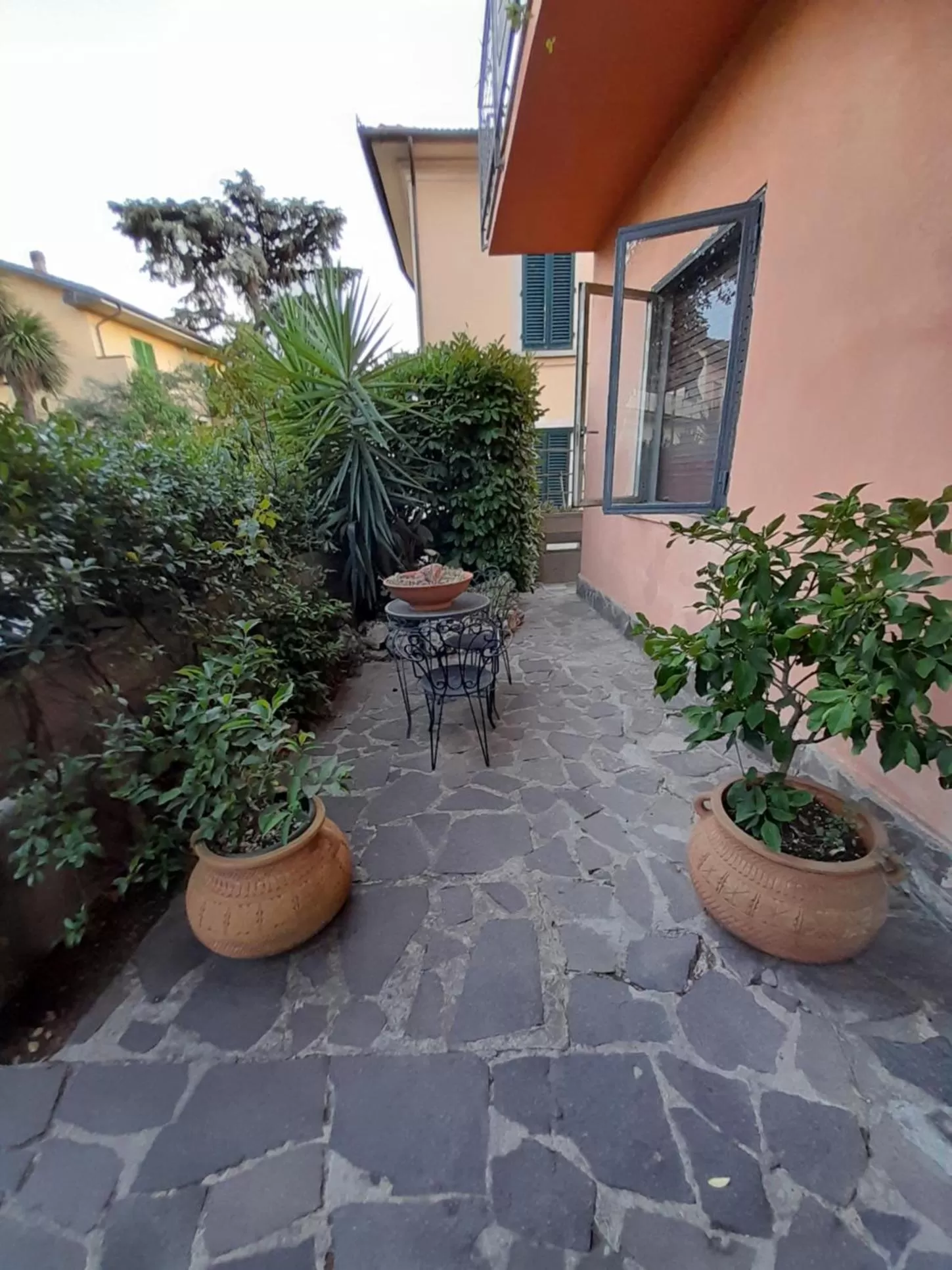 Inner courtyard view in B&B La Casa di Zia Lina