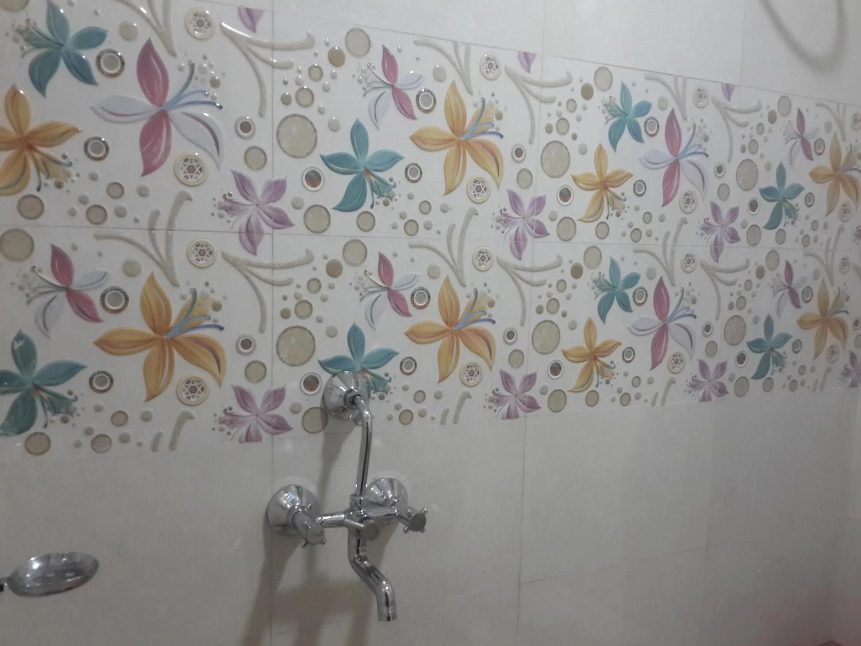 Bathroom in Hotel Holiday Era Opposite Railway Station