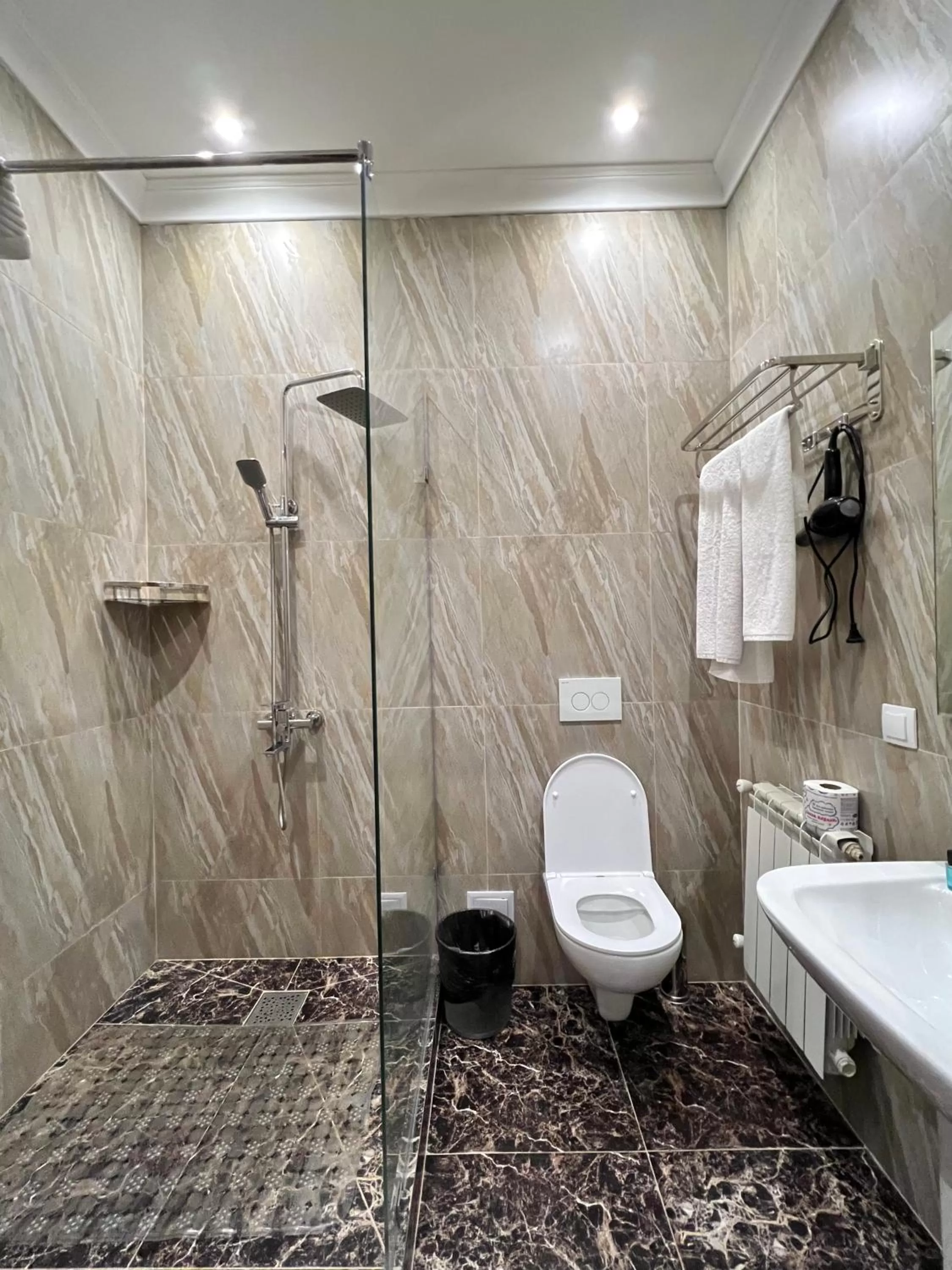 Shower in JEPPESEN RESIDENCE