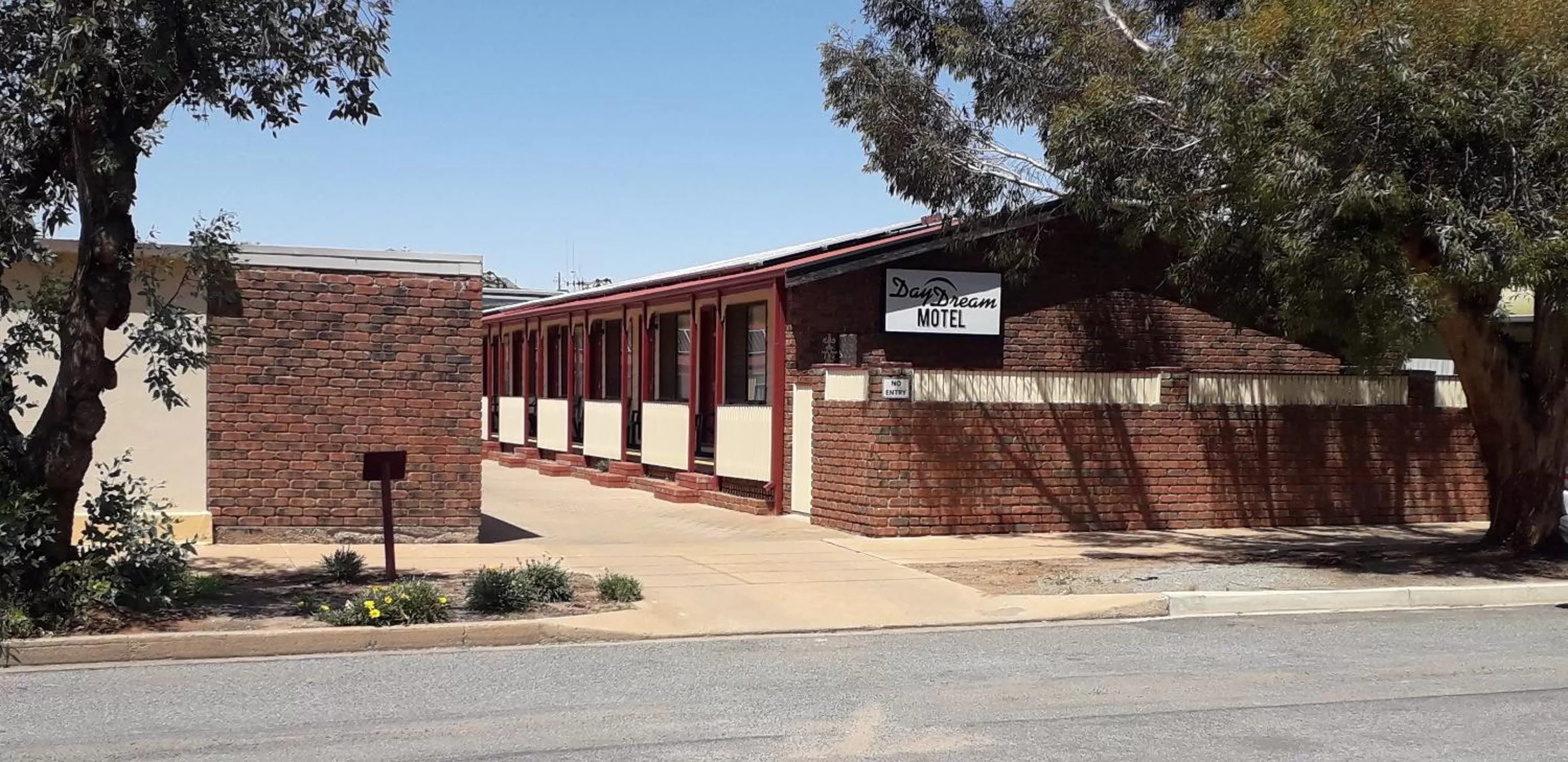 Daydream Motel and Apartments