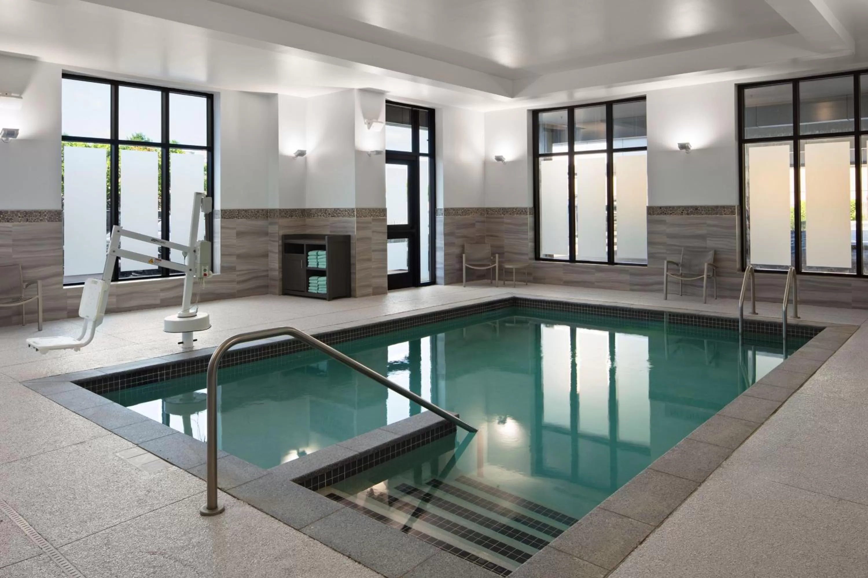 Swimming pool in TownePlace Suites by Marriott Boston Logan Airport/Chelsea