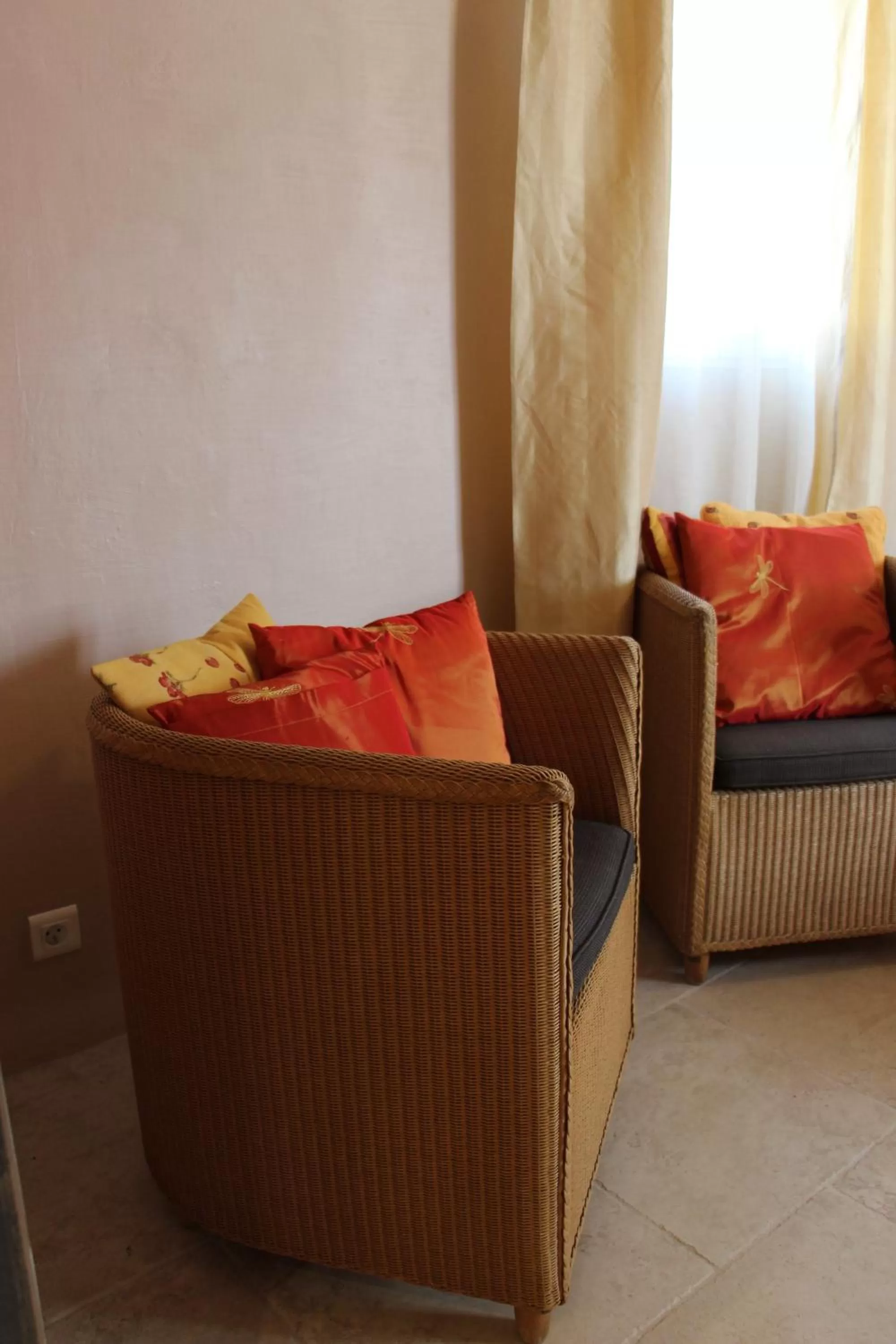 Seating area in Sous les Platanes B&B