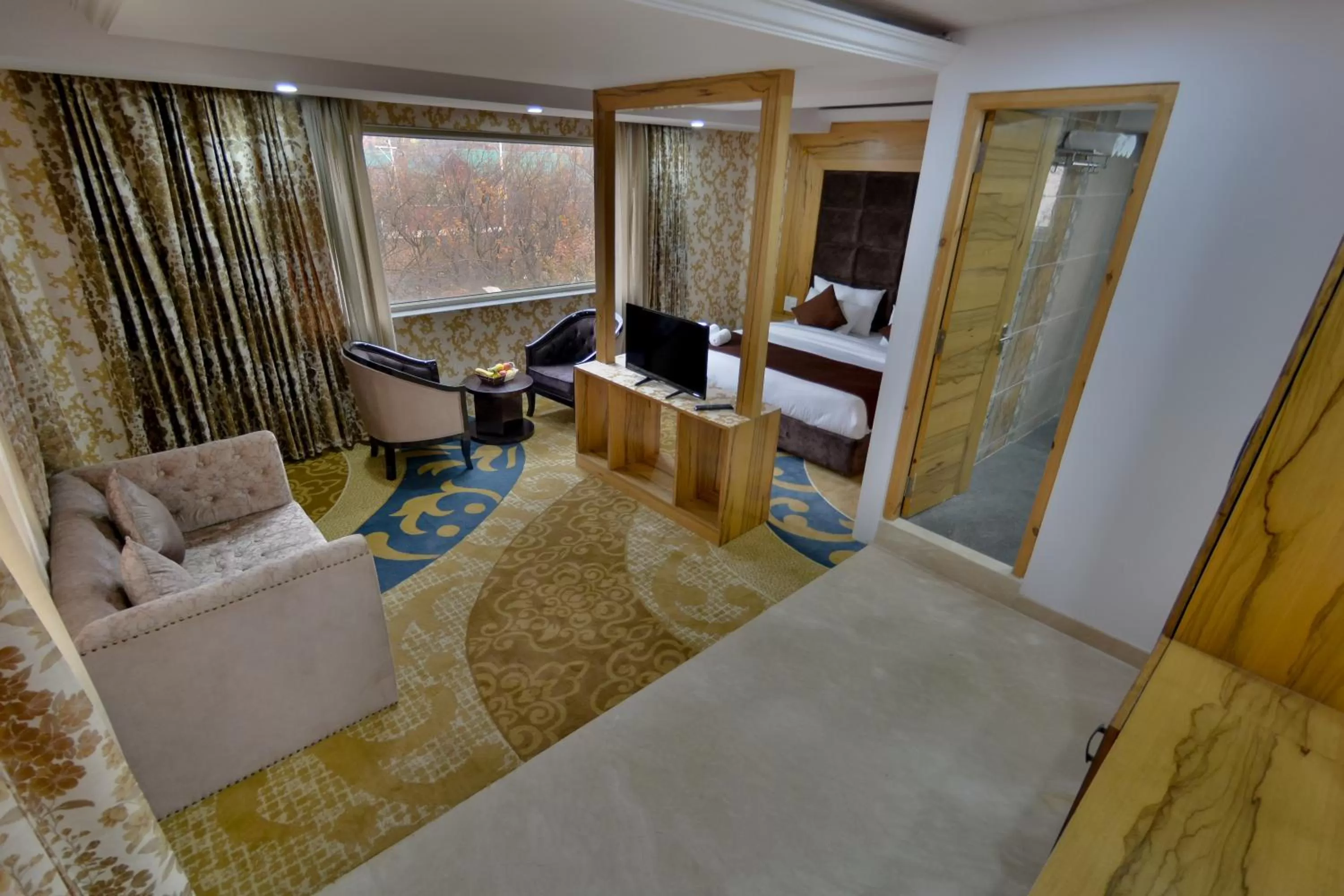 Bed, Seating Area in Hotel The Montreal