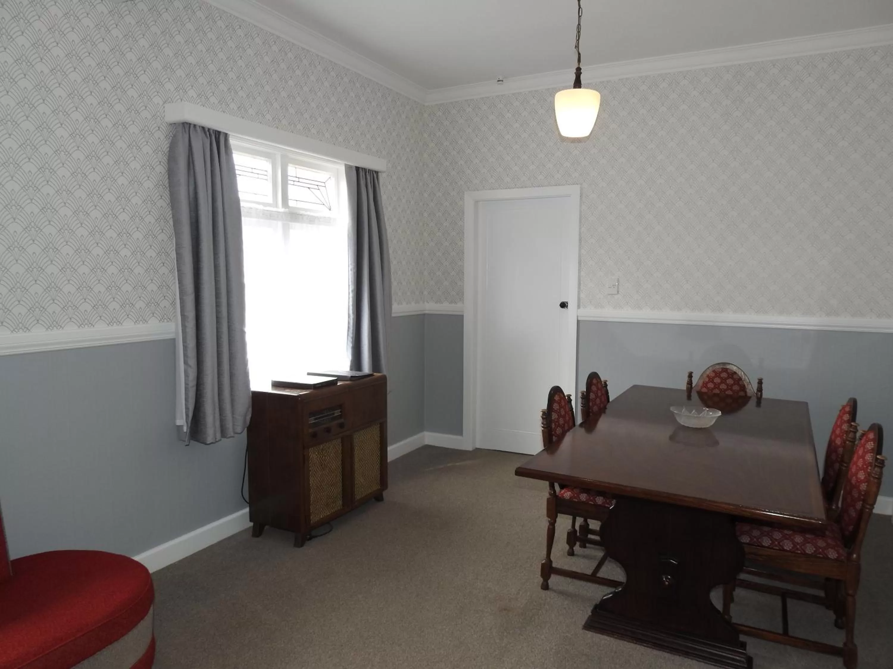 Living room, Dining Area in Gardner Court Motel