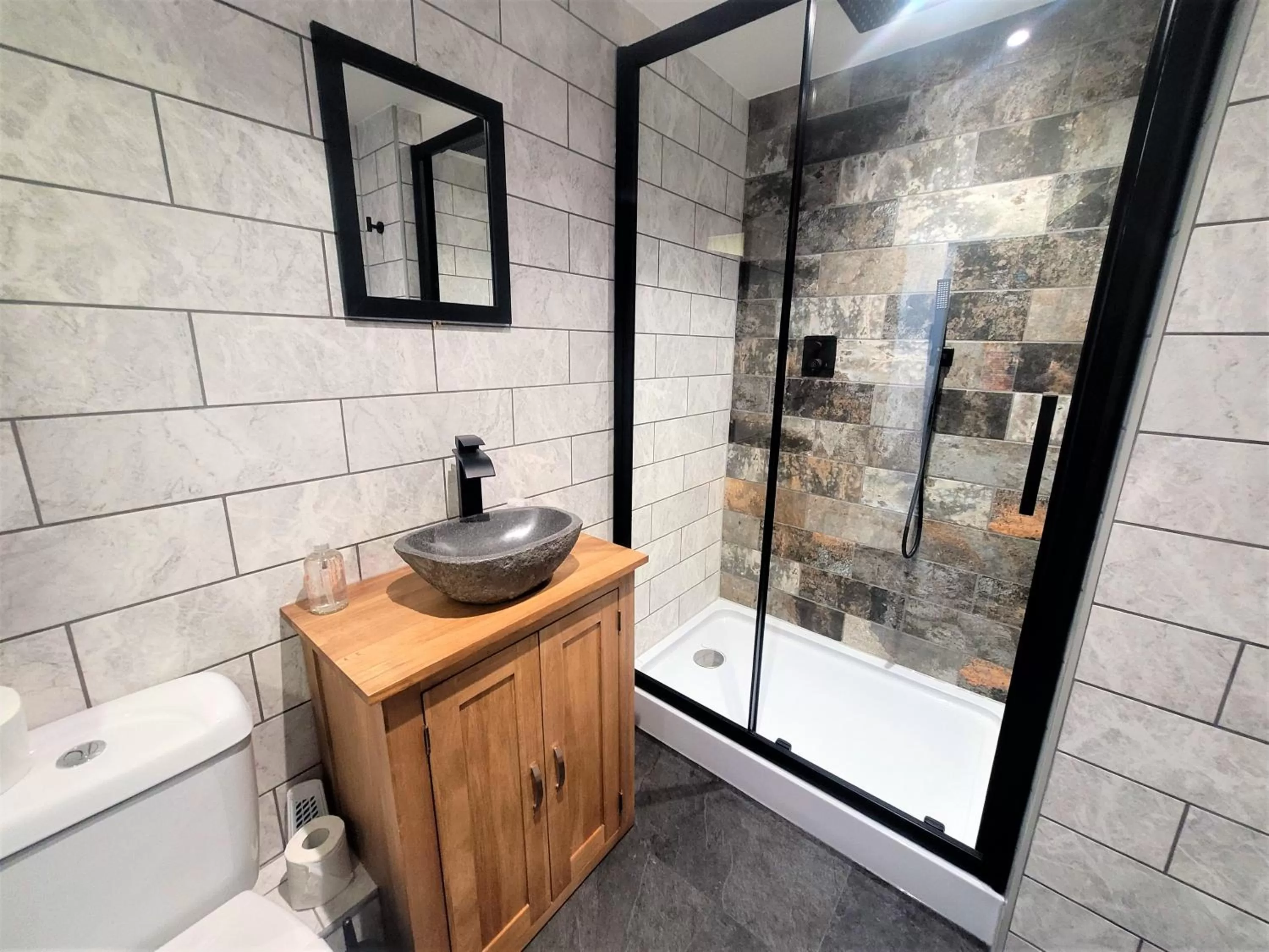 New County Hotel & Serviced Apartments by RoomsBooked