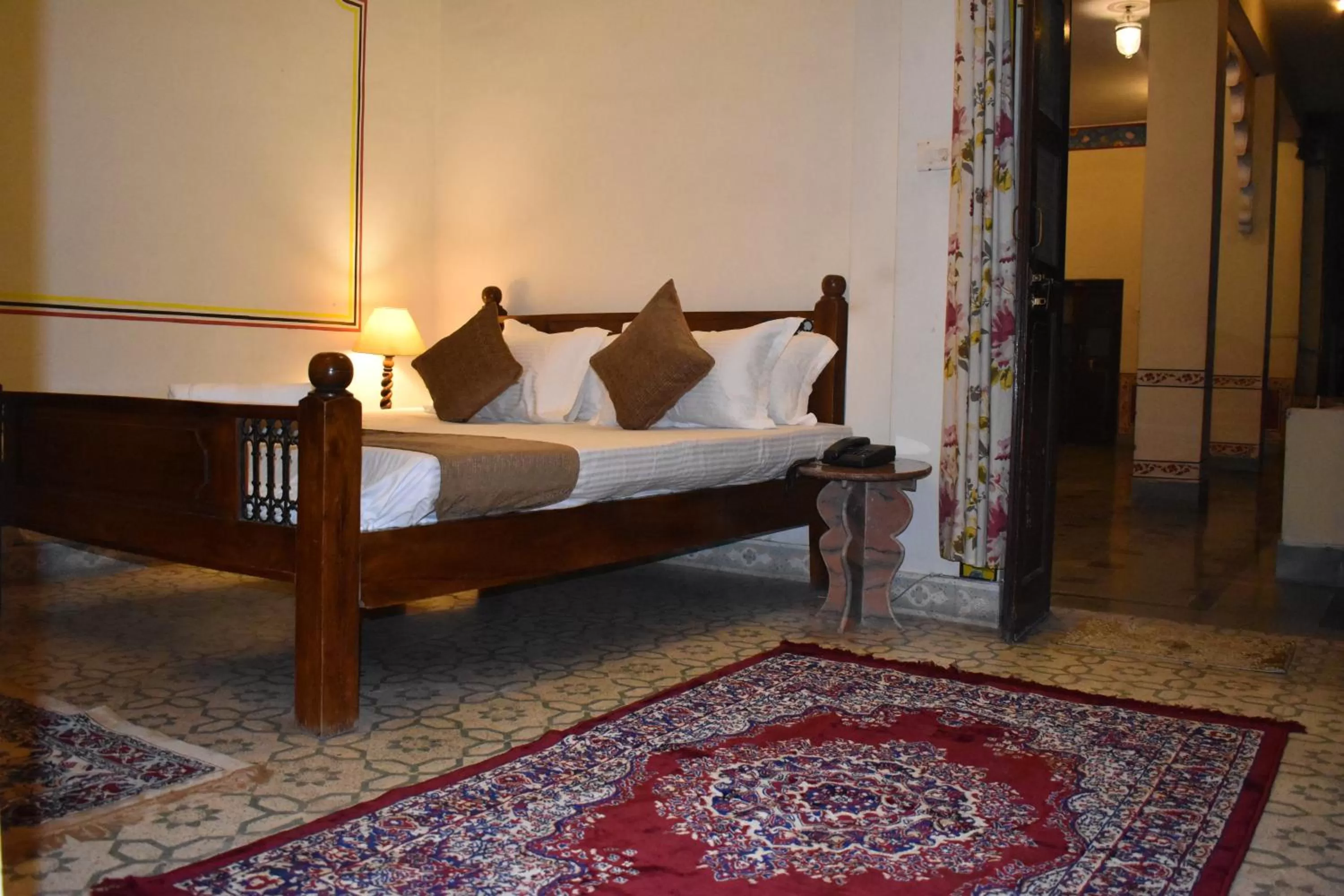 Bedroom, Bed in Hotel Nawal Sagar Palace - Bundi