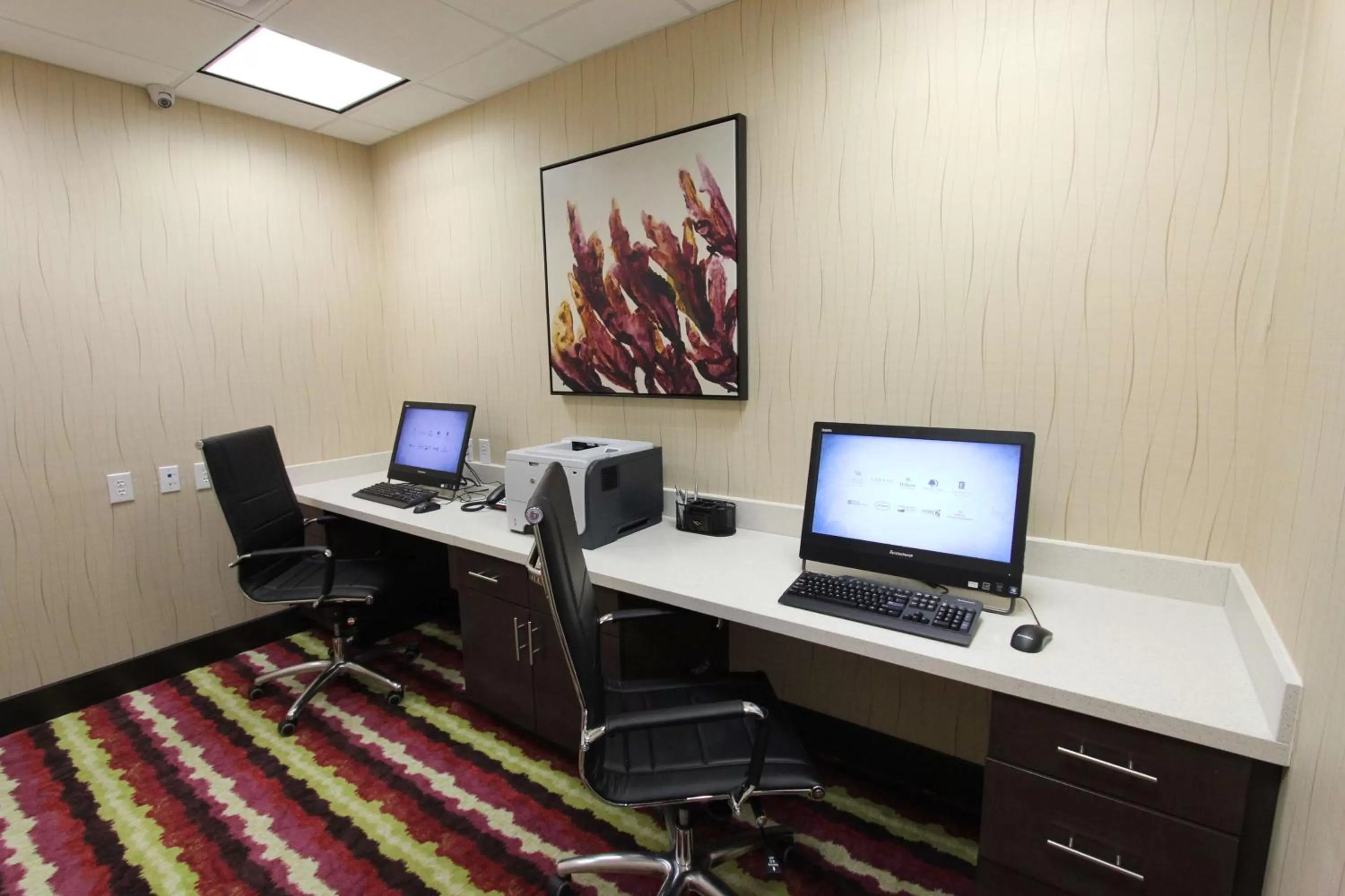 Business facilities in Hampton Inn & Suites Dallas Market Center