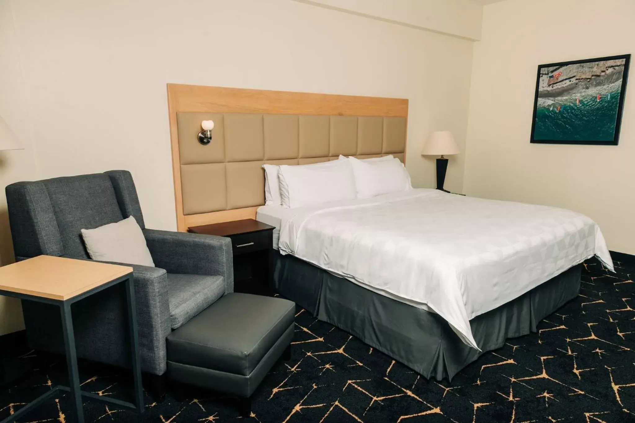 Standard King Room - single occupancy in Holiday Inn San Salvador by IHG Standard King Room - single occupancy in Holiday Inn San Salvador by IHG