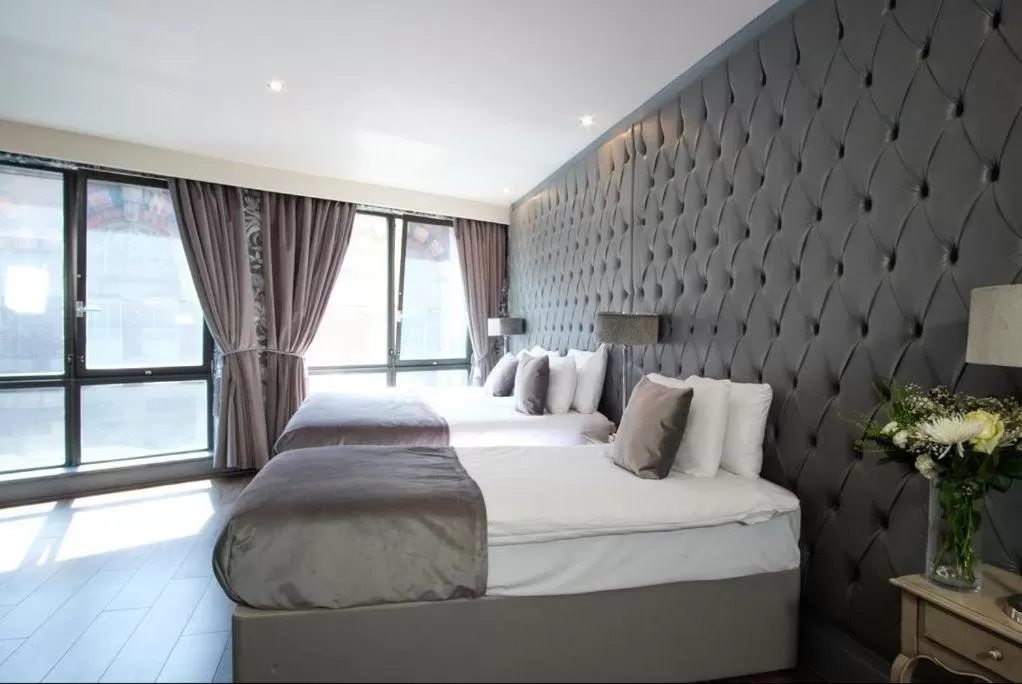 Bed in The Shankly Hotel