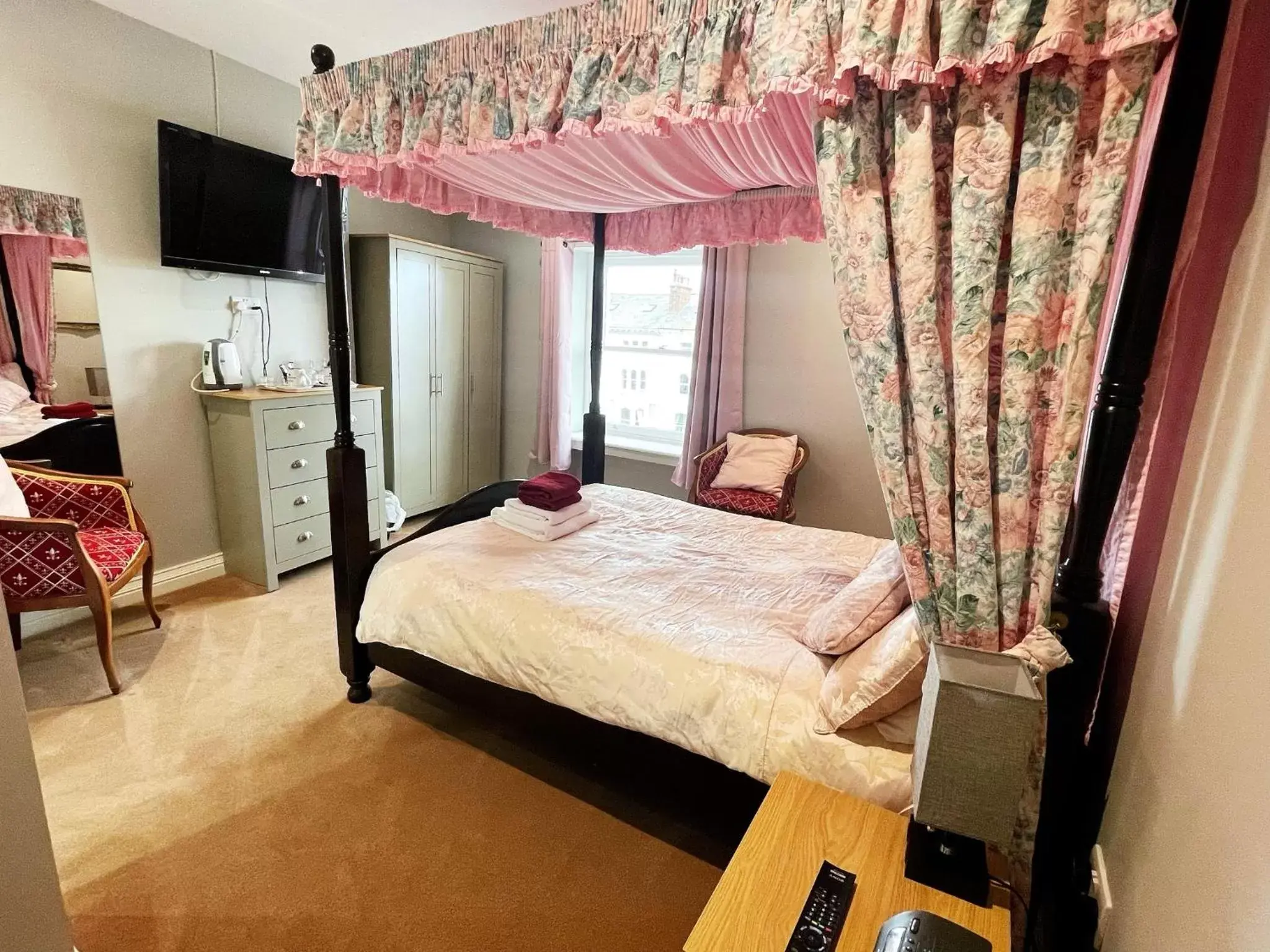 Deluxe Double Room in White Court Llandudno Deluxe Double Room in White Court Llandudno