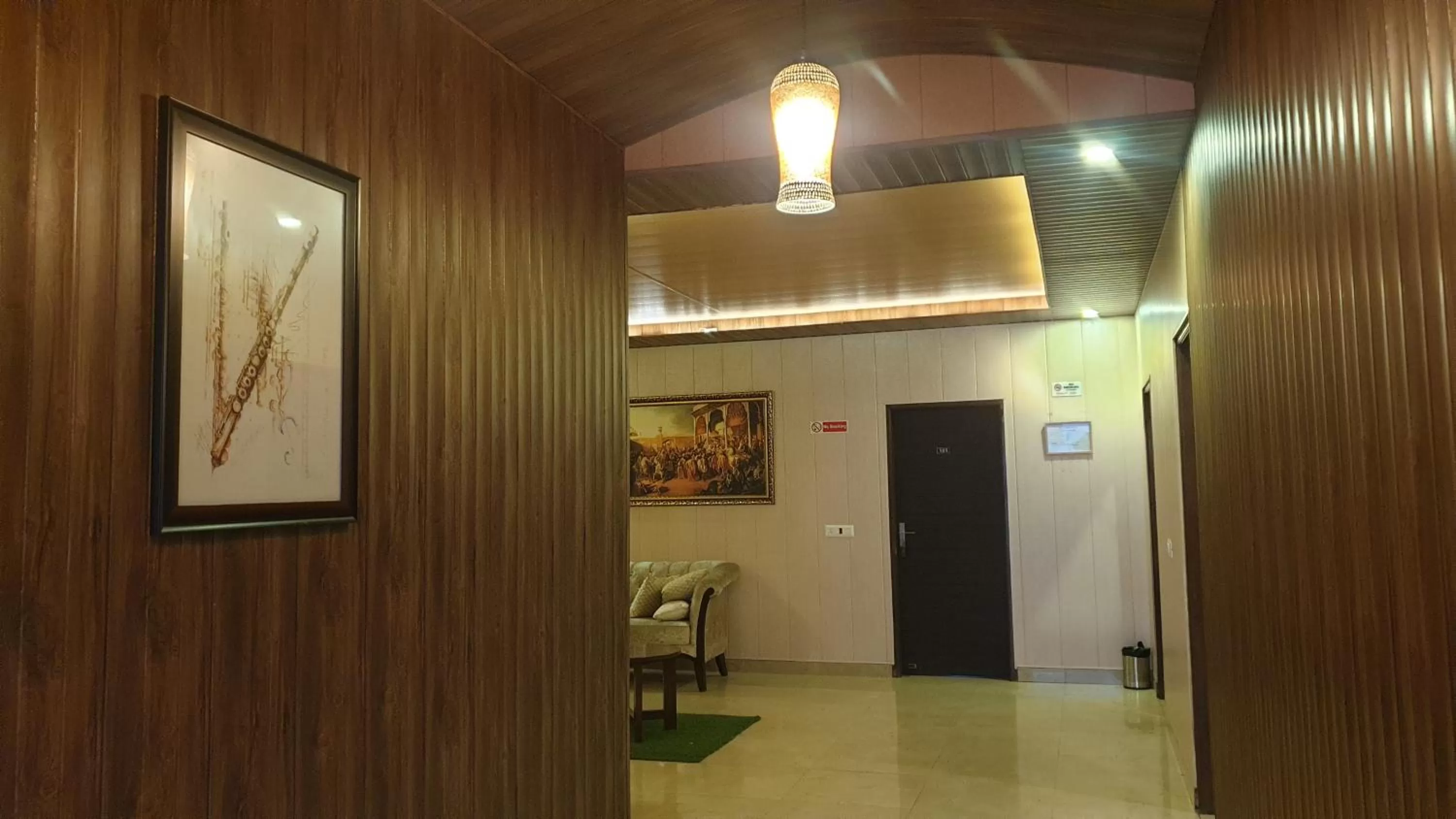 Lounge or bar in Maple Leaf Hotel