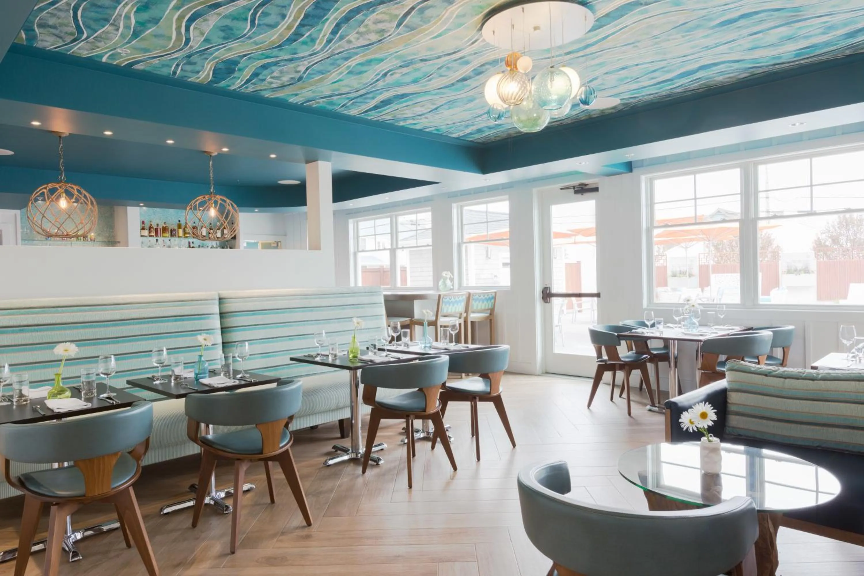 Restaurant/places to eat in The Break Hotel