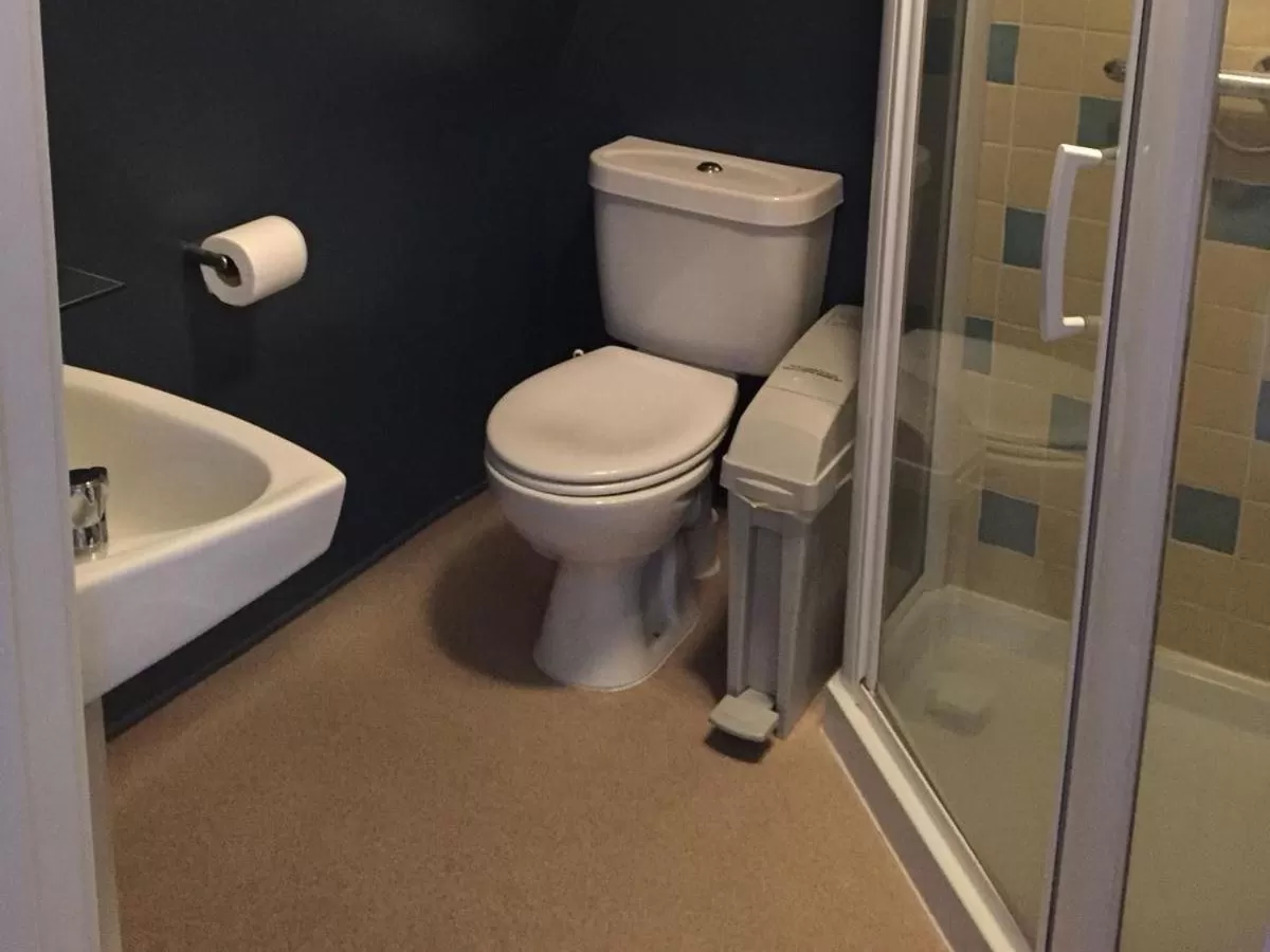 Bathroom in The Lamb Inn