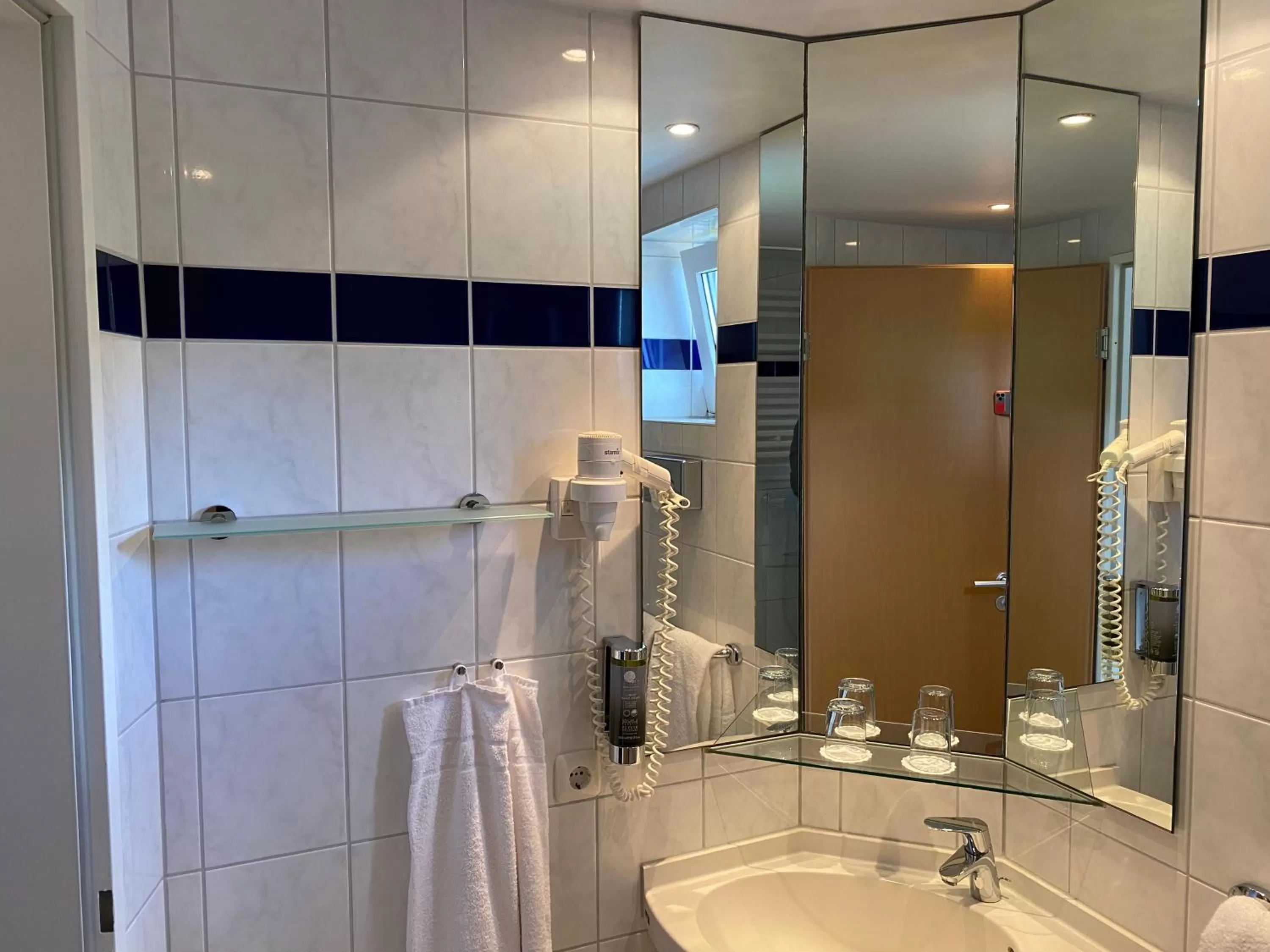 Bathroom in Hotel Stadthafen Stade