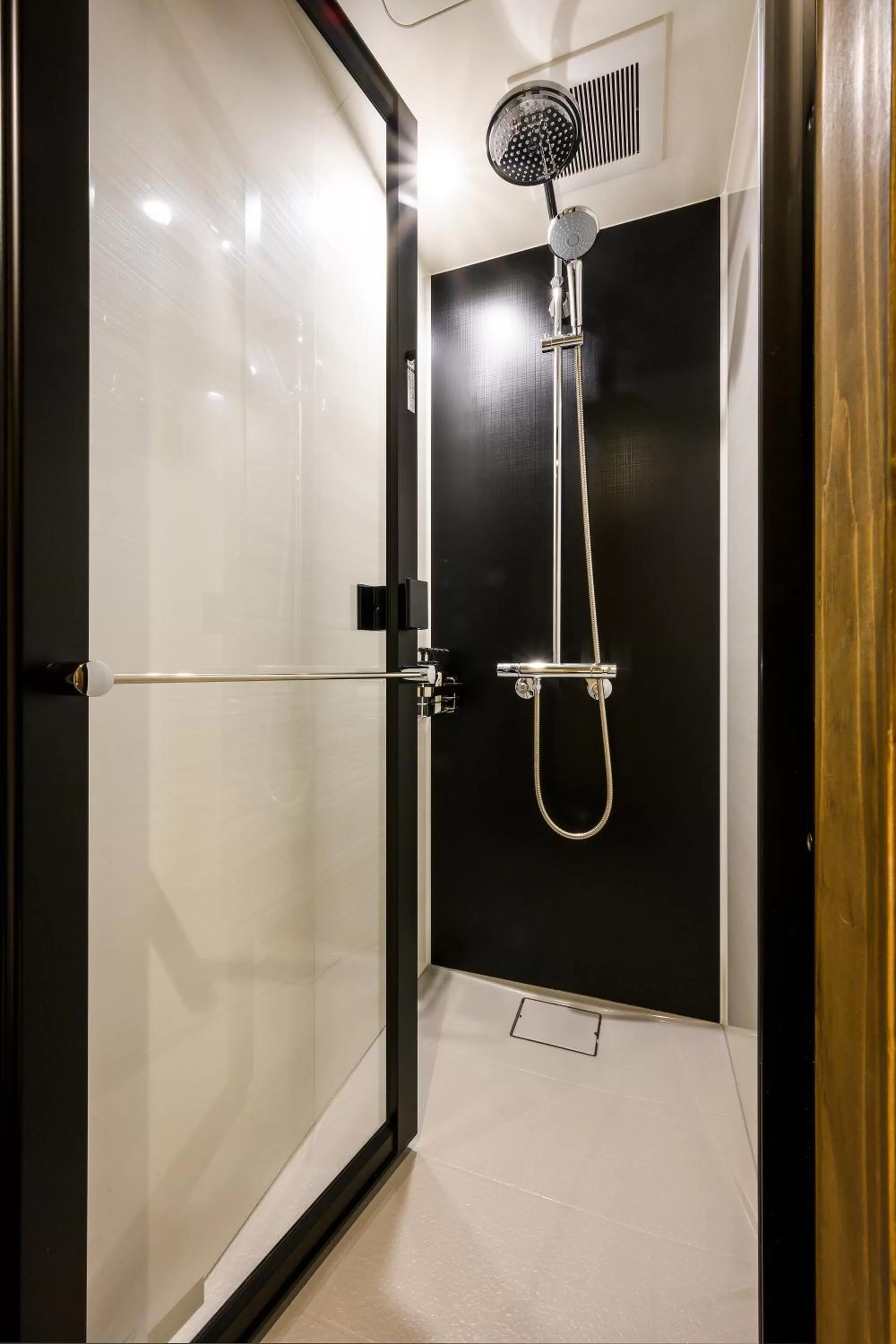 Shower in HOTEL WOOD TAKAYAMA