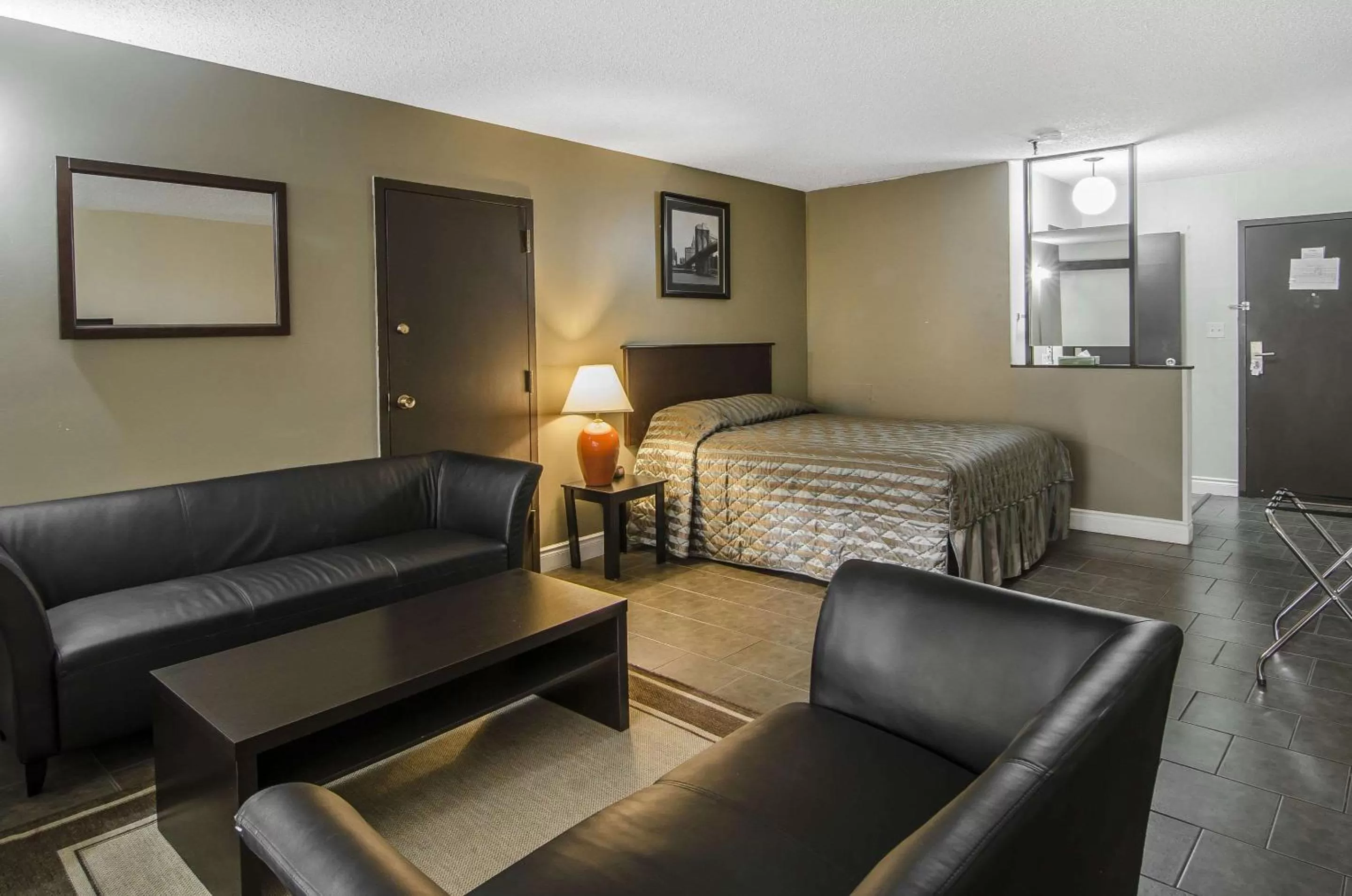 Photo of the whole room in Econo Lodge Lloydminster