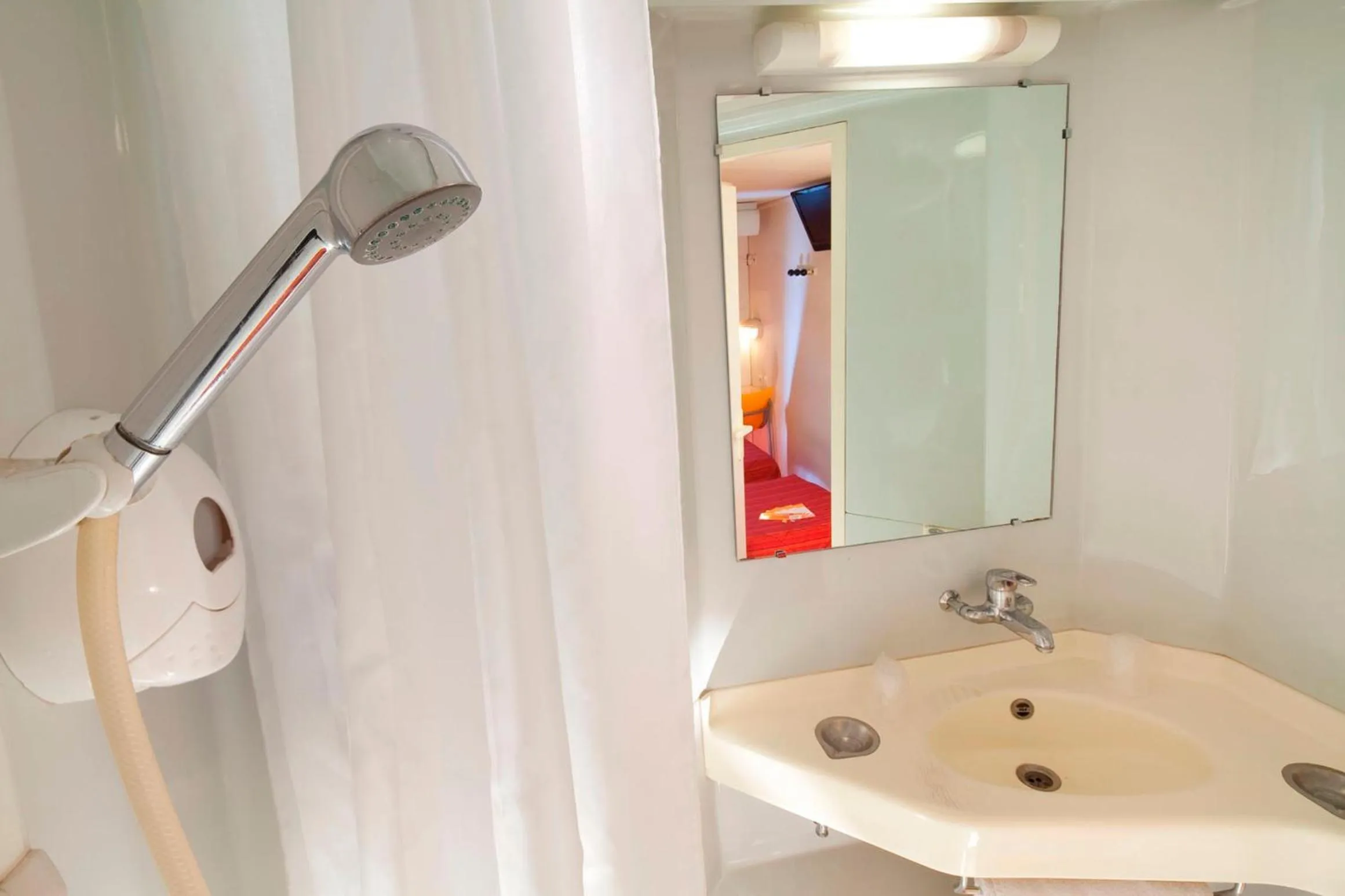 Bathroom in Premiere Classe Le Blanc Mesnil