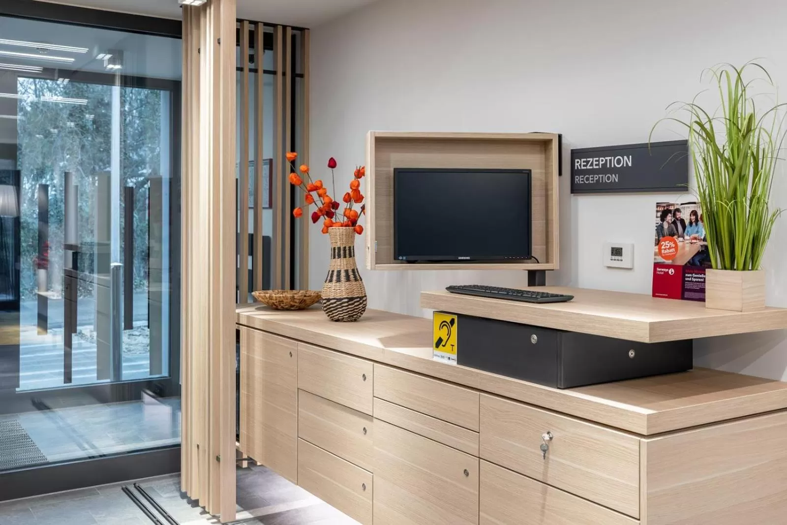 Lobby or reception in Serways Hotel Hösel