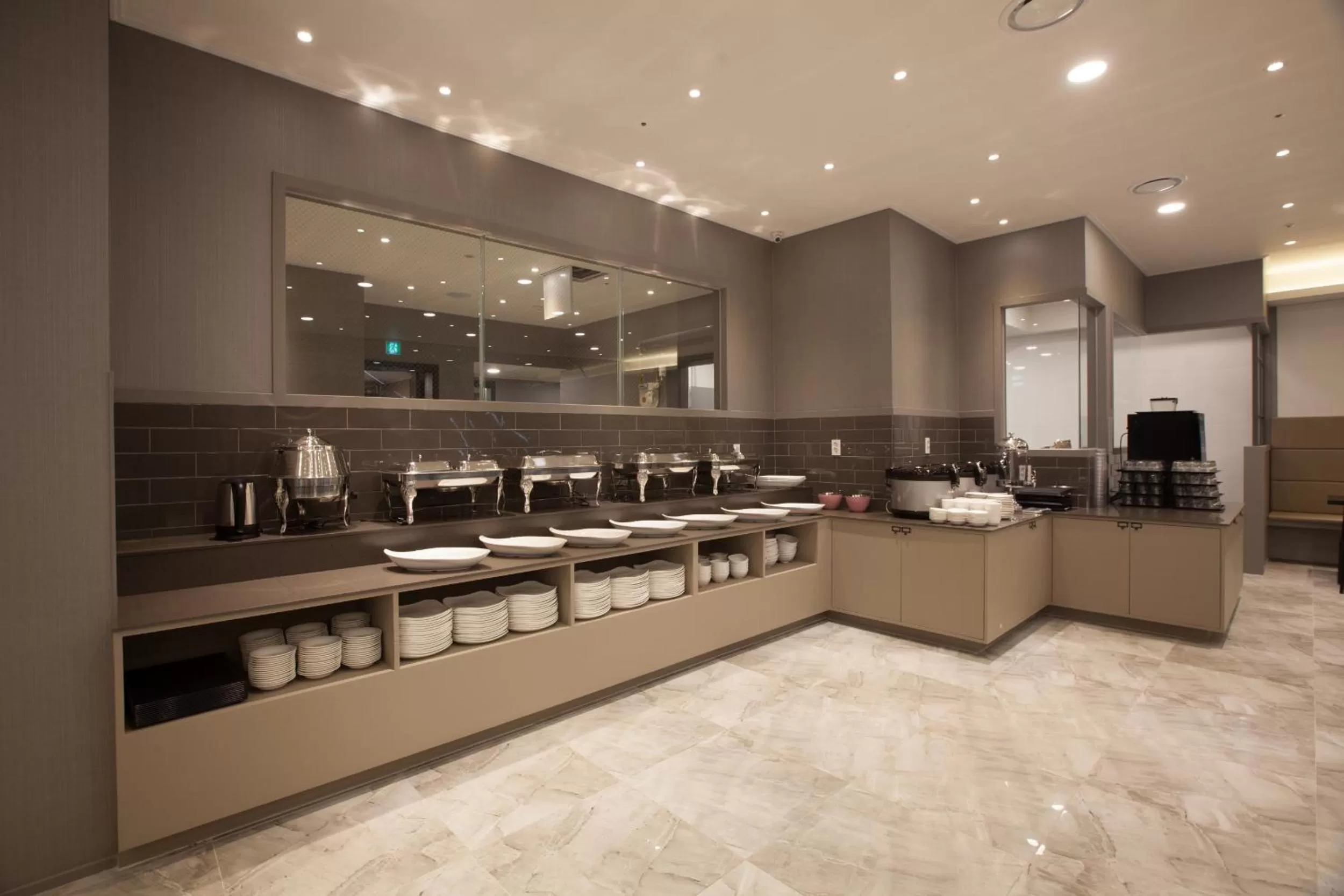 Restaurant/places to eat in GnB Hotel