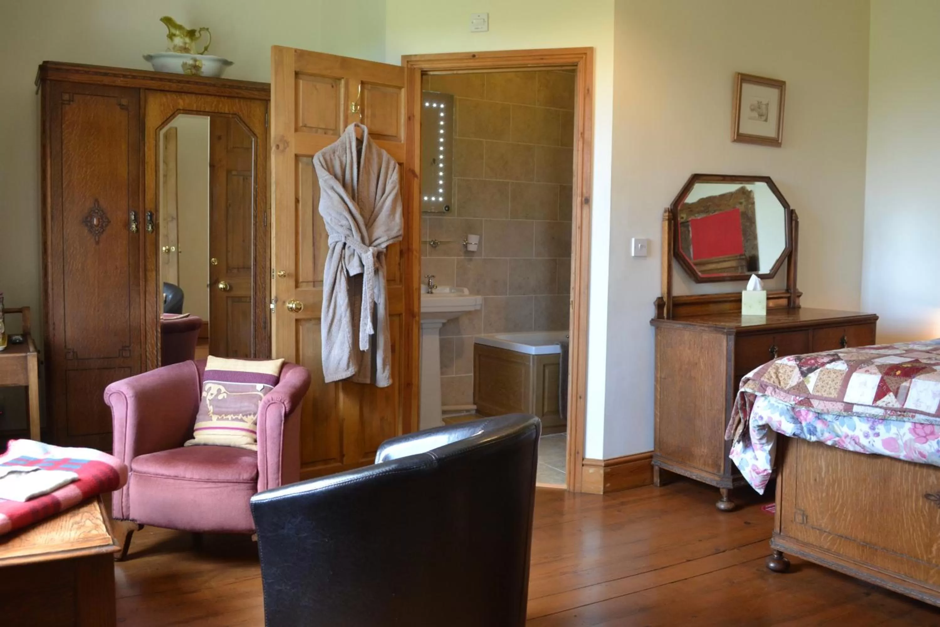 Seating area, Bed in Broome Park Farm B&B