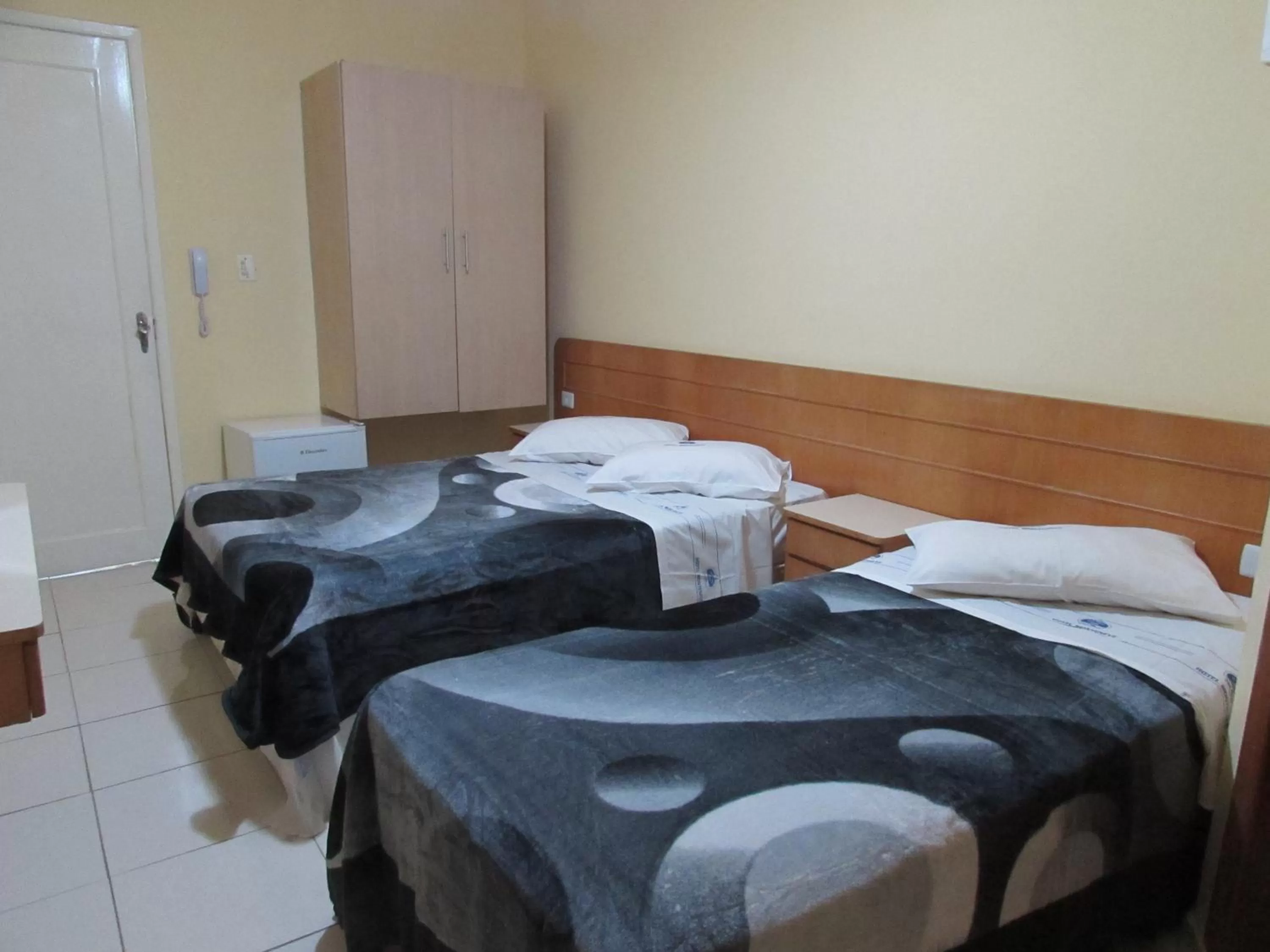 Bed in Hotel Monteneve a 2 minutos do Bom Retiro, a 8 minutos da 25 de Março a 100 metros da estação de trem para Aeroporto Internacional de Guarulhos