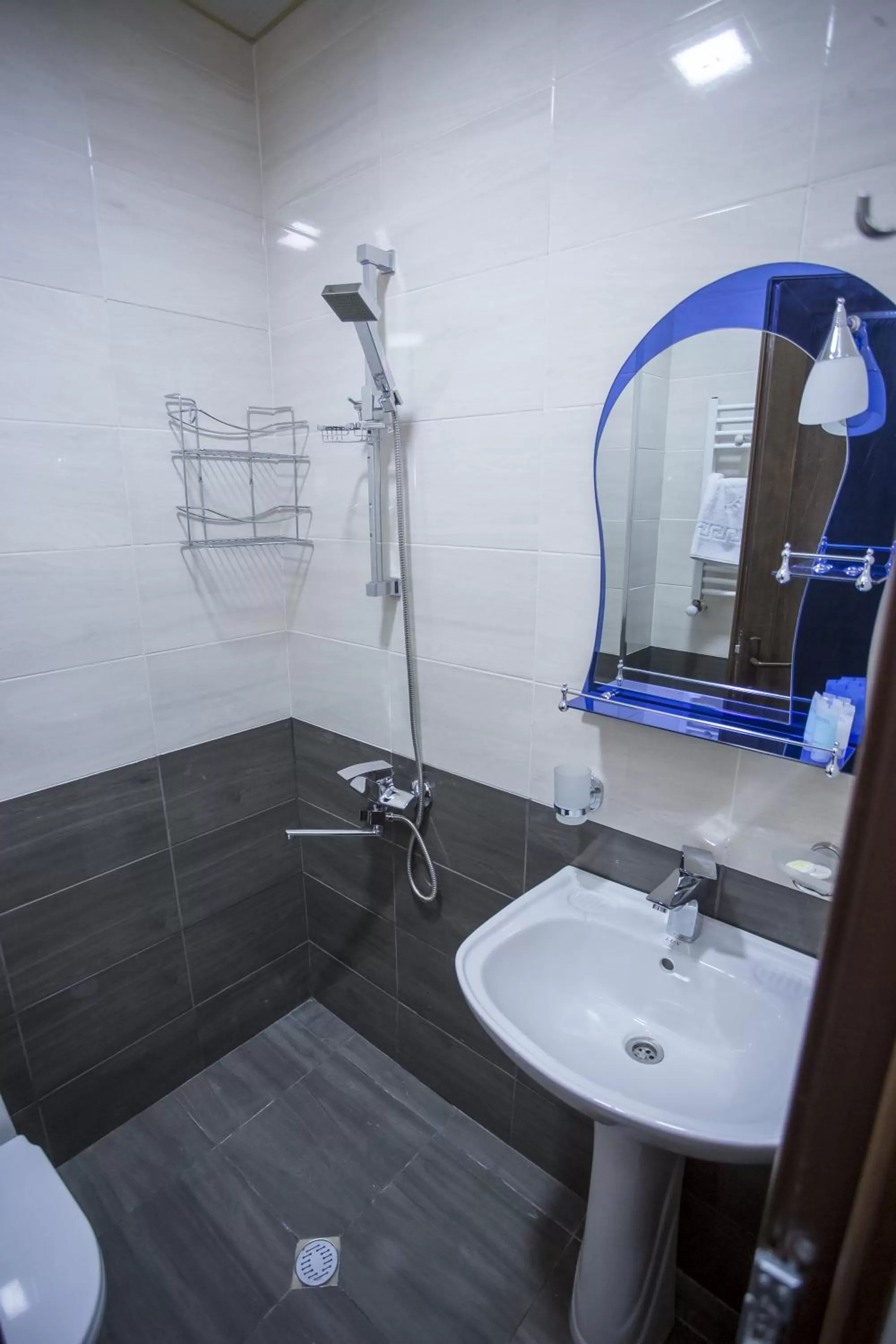 Bathroom in Hotel Garanti