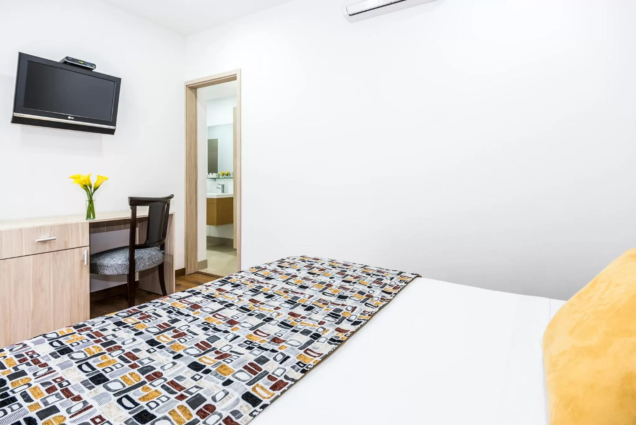 Toilet, Bed in Hotel Asturias Medellin