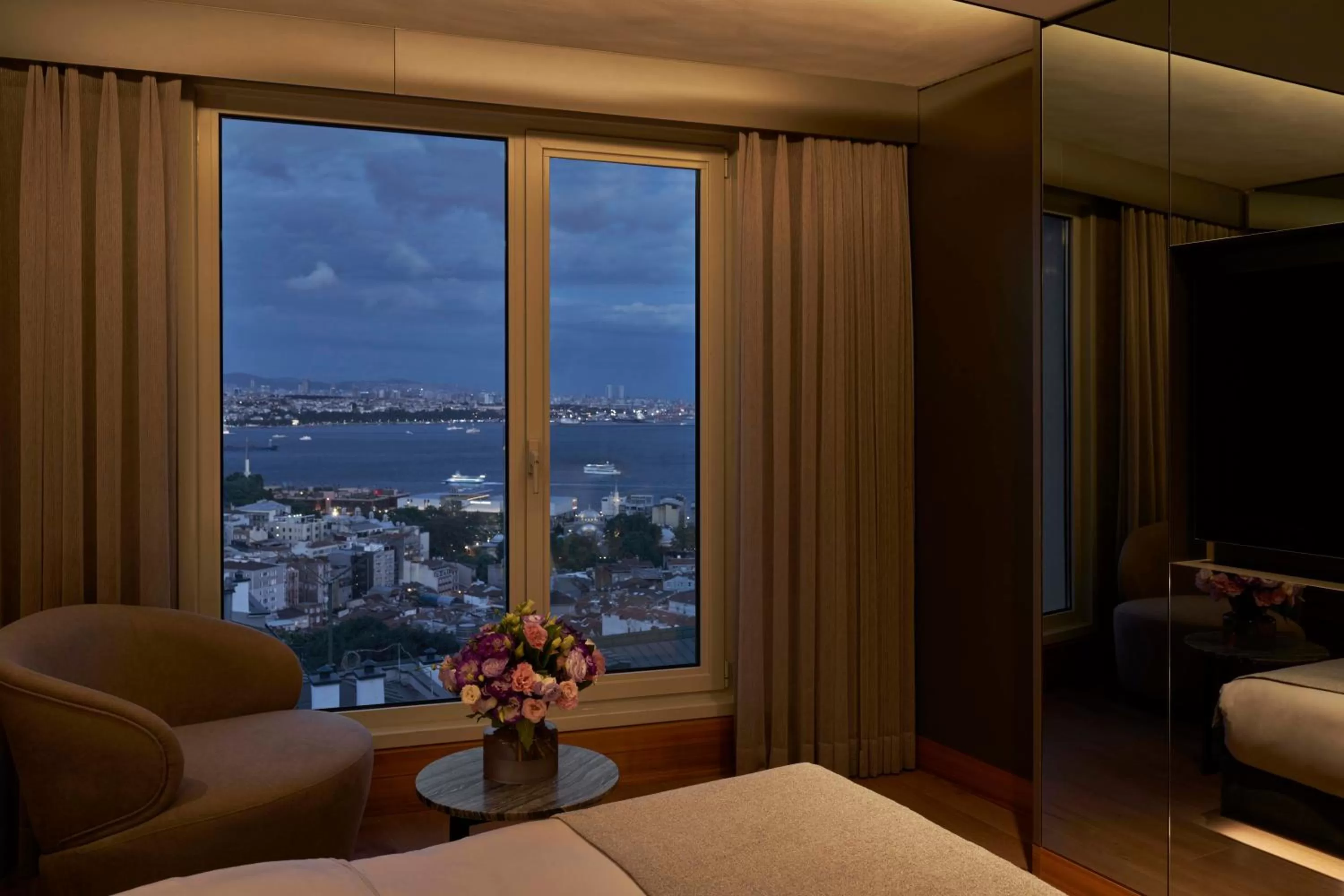 View (from property/room), Bed in Richmond Istanbul