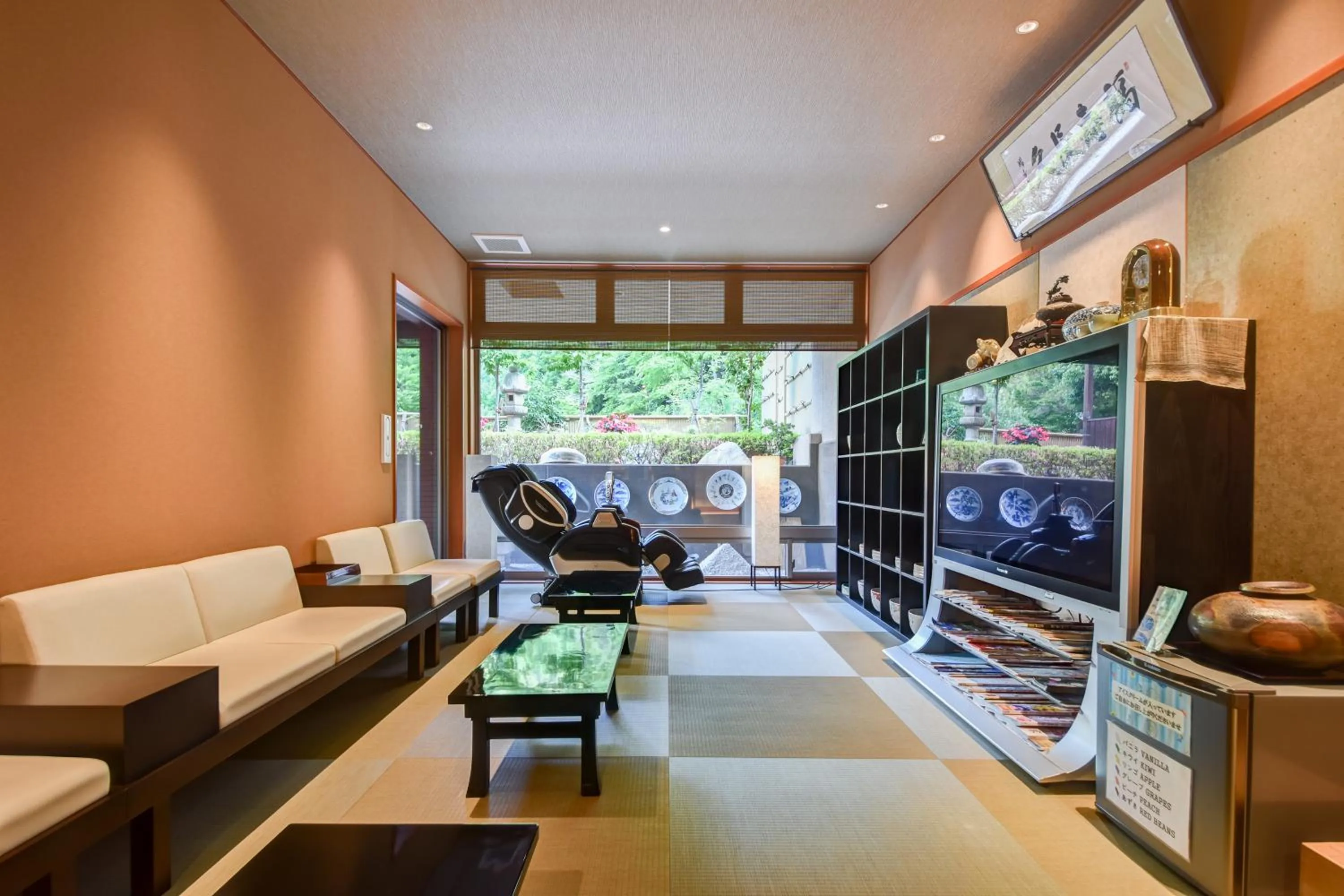 Communal lounge/ TV room in Okuno Hosomichi