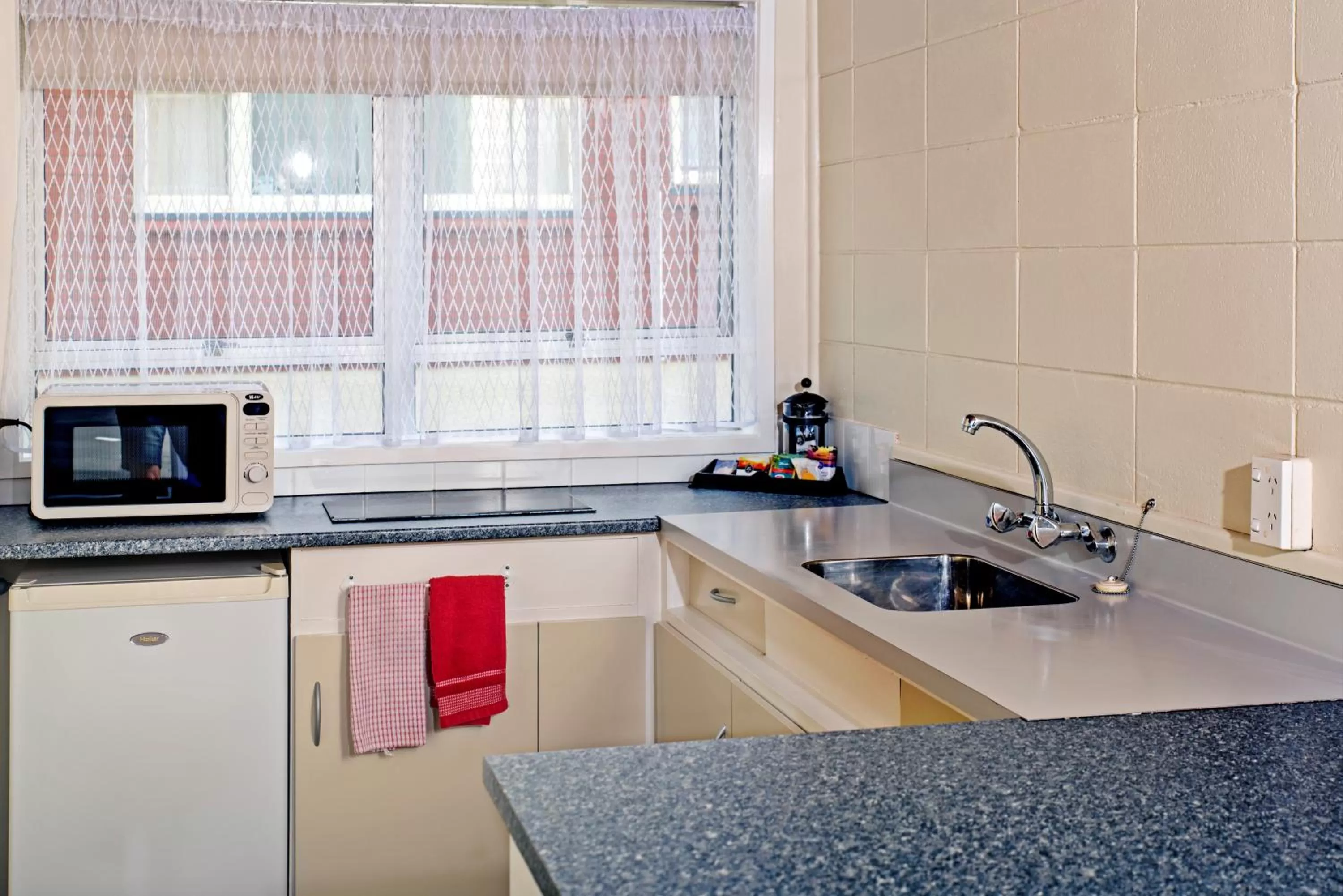 Kitchen or kitchenette in Tourist Court Motel