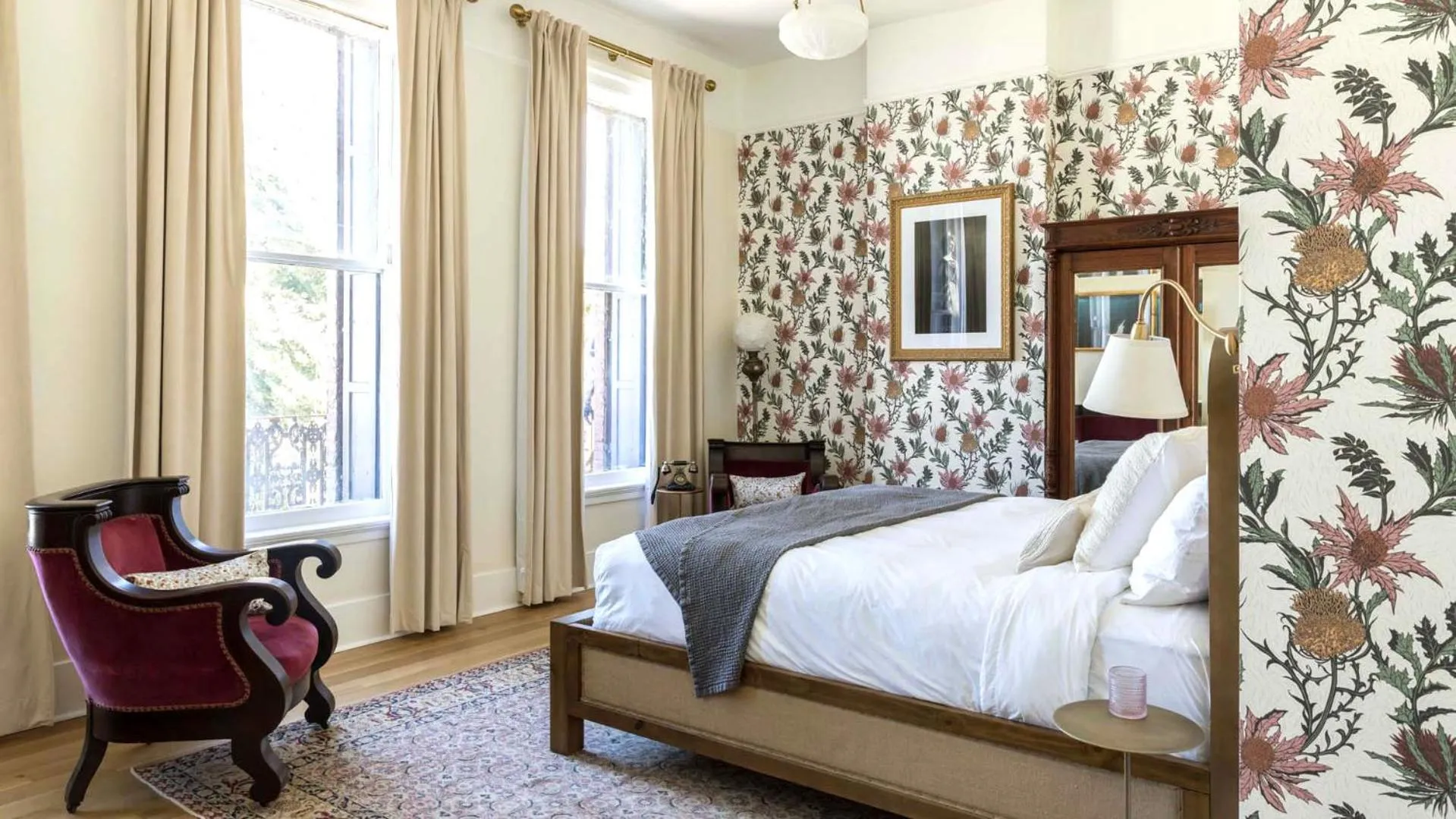 Bed in National Exchange Hotel