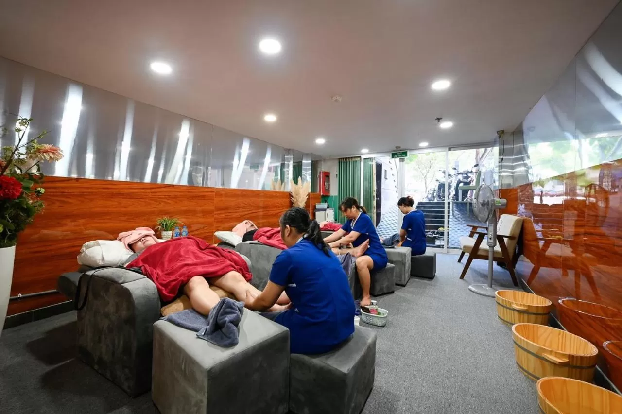 Pearl Central Hotel- Near Nguyen Hue street