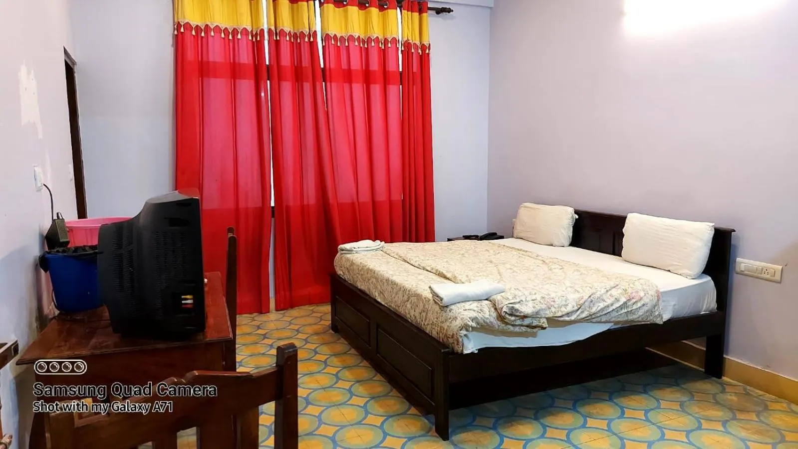 Bed in Rani Mahal Hotel