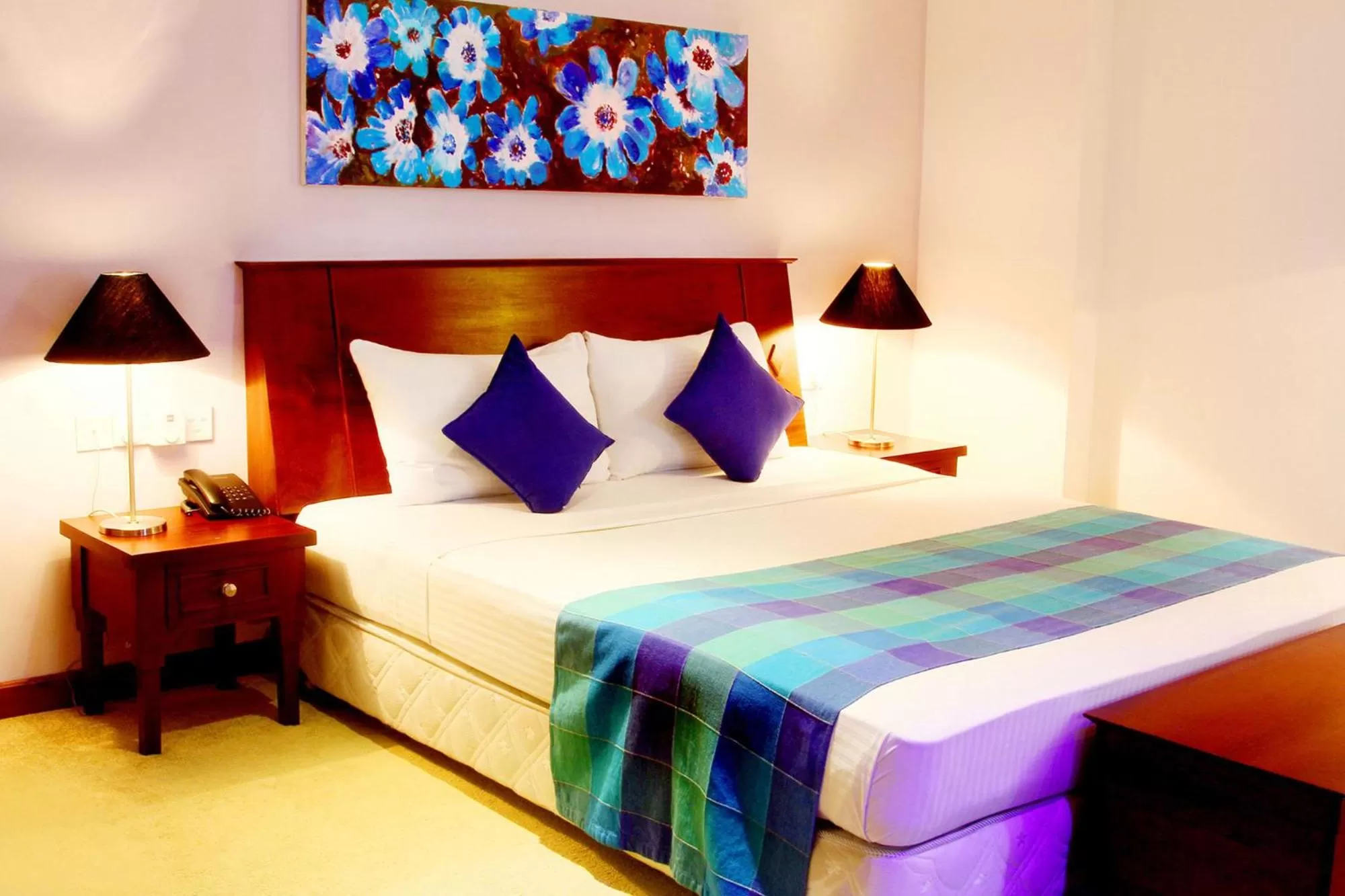 Bed in Opulent River Face Hotel