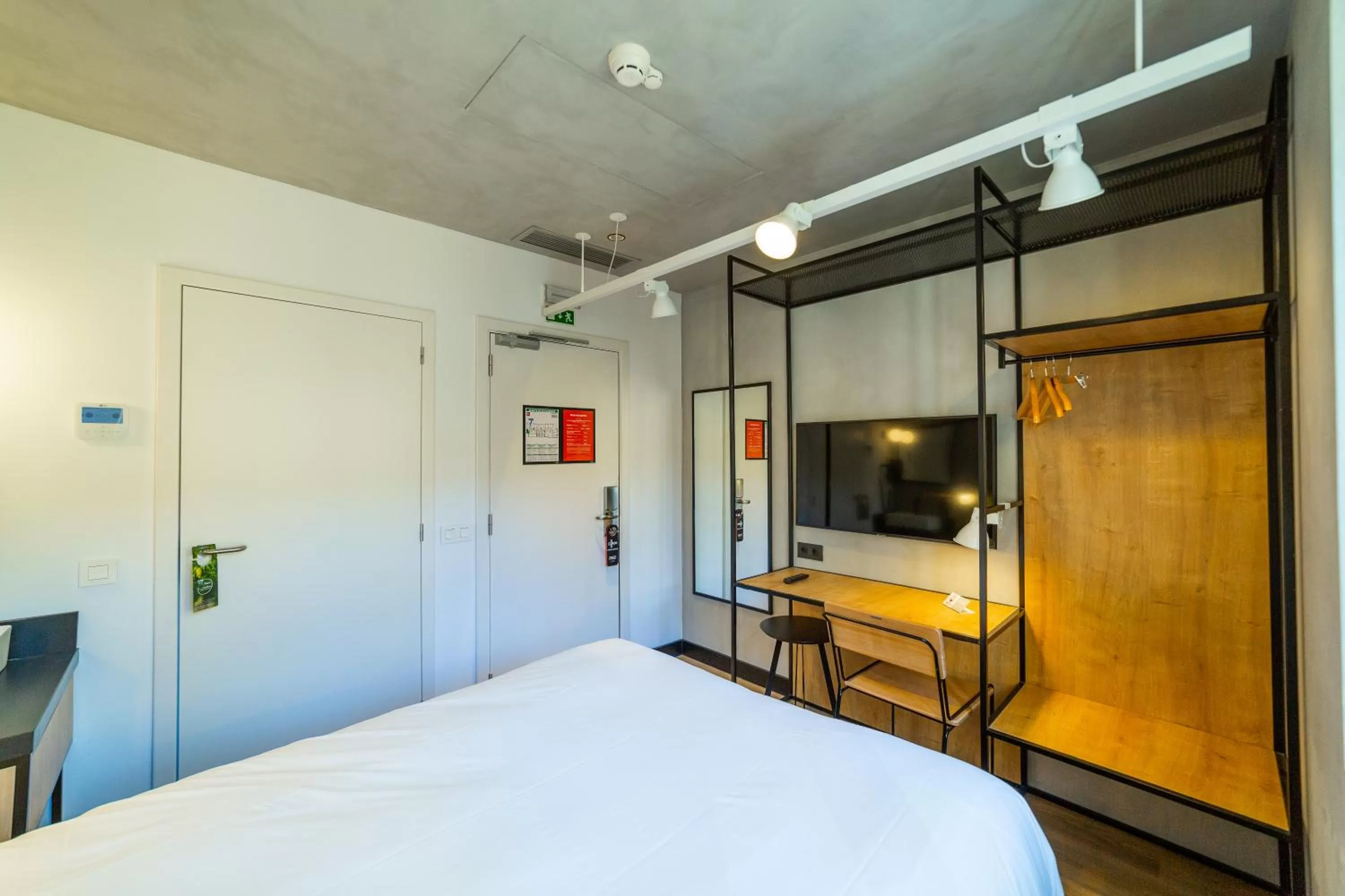 Bedroom, Bed in ibis Porto Centro Mercado Bolhao