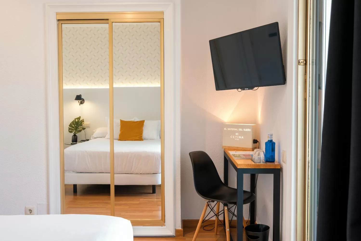 TV and multimedia, Bed in Hotel Cetina Murcia