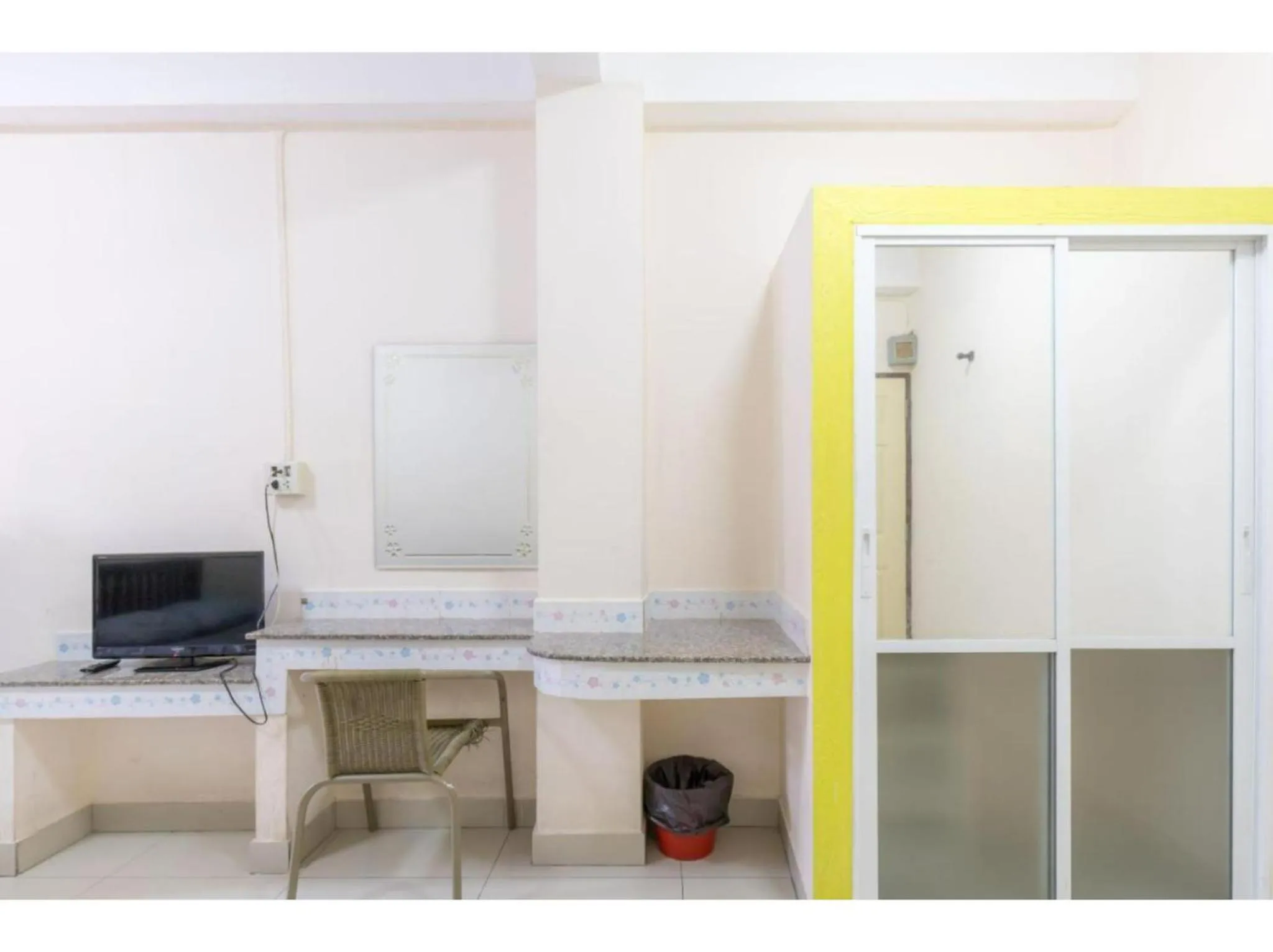 Bedroom, TV/Entertainment Center in OYO 75405 Ladda Place